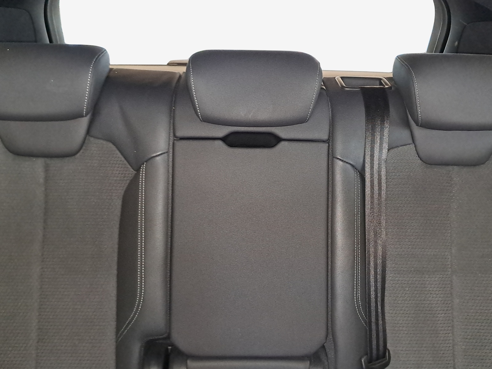 AUDI Q5 40 TDI Black Edition quattro S-tronic-image-11