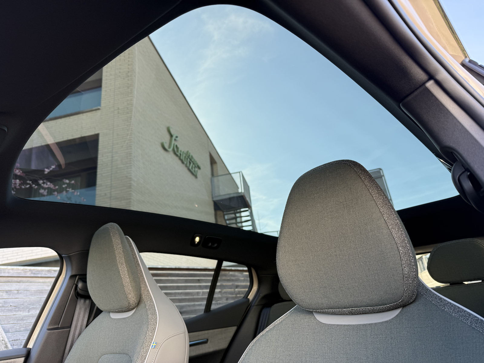 VOLVO EX 30 CC E60 Twin Performance AWD-image-15