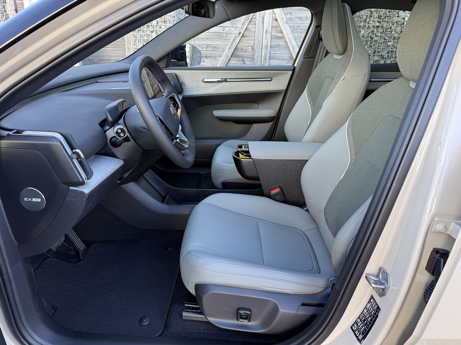 VOLVO EX 30 CC E60 Twin Performance AWD-image-10