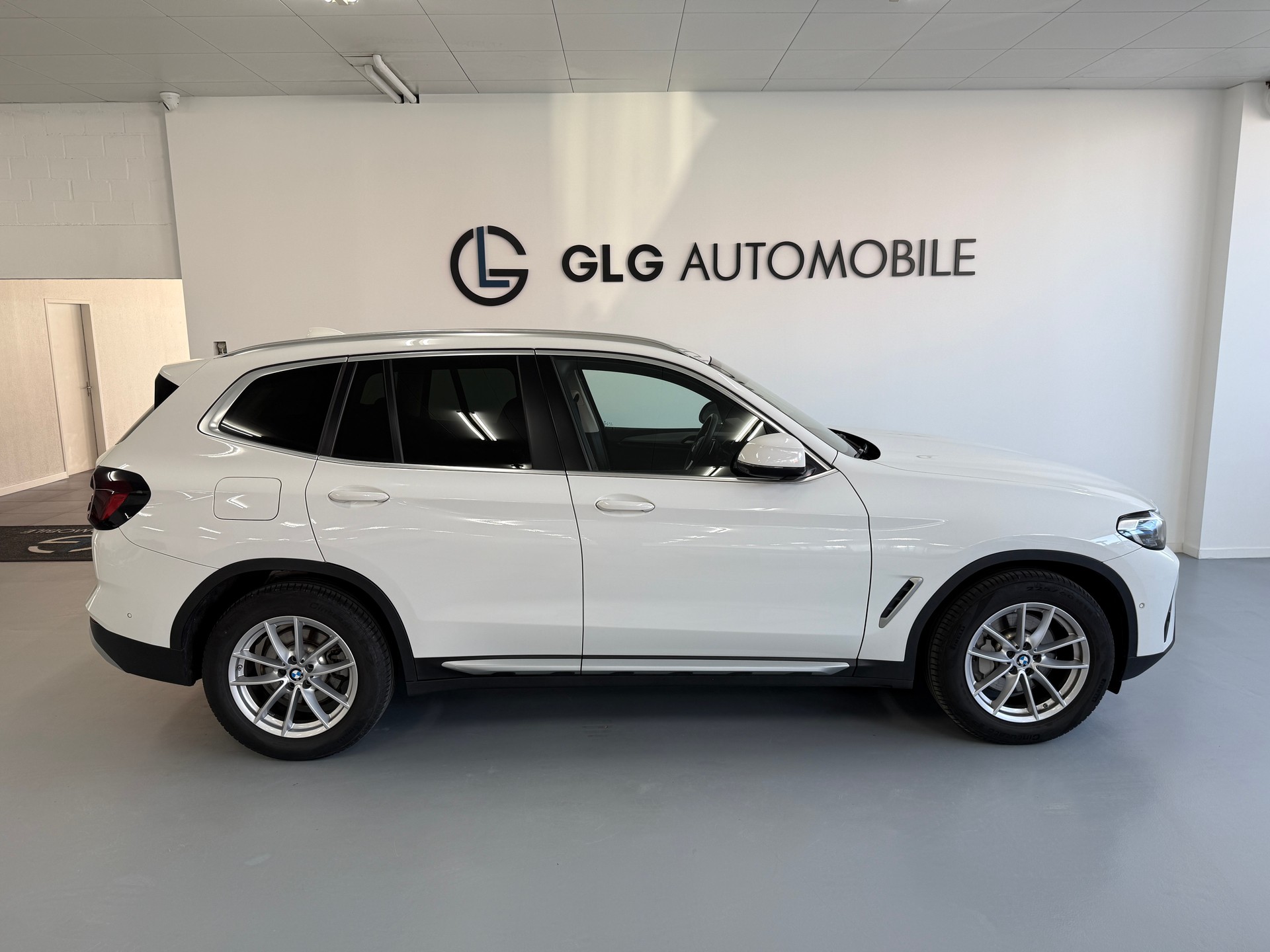 BMW X3 xDrive 48V 30d Individual-image-4
