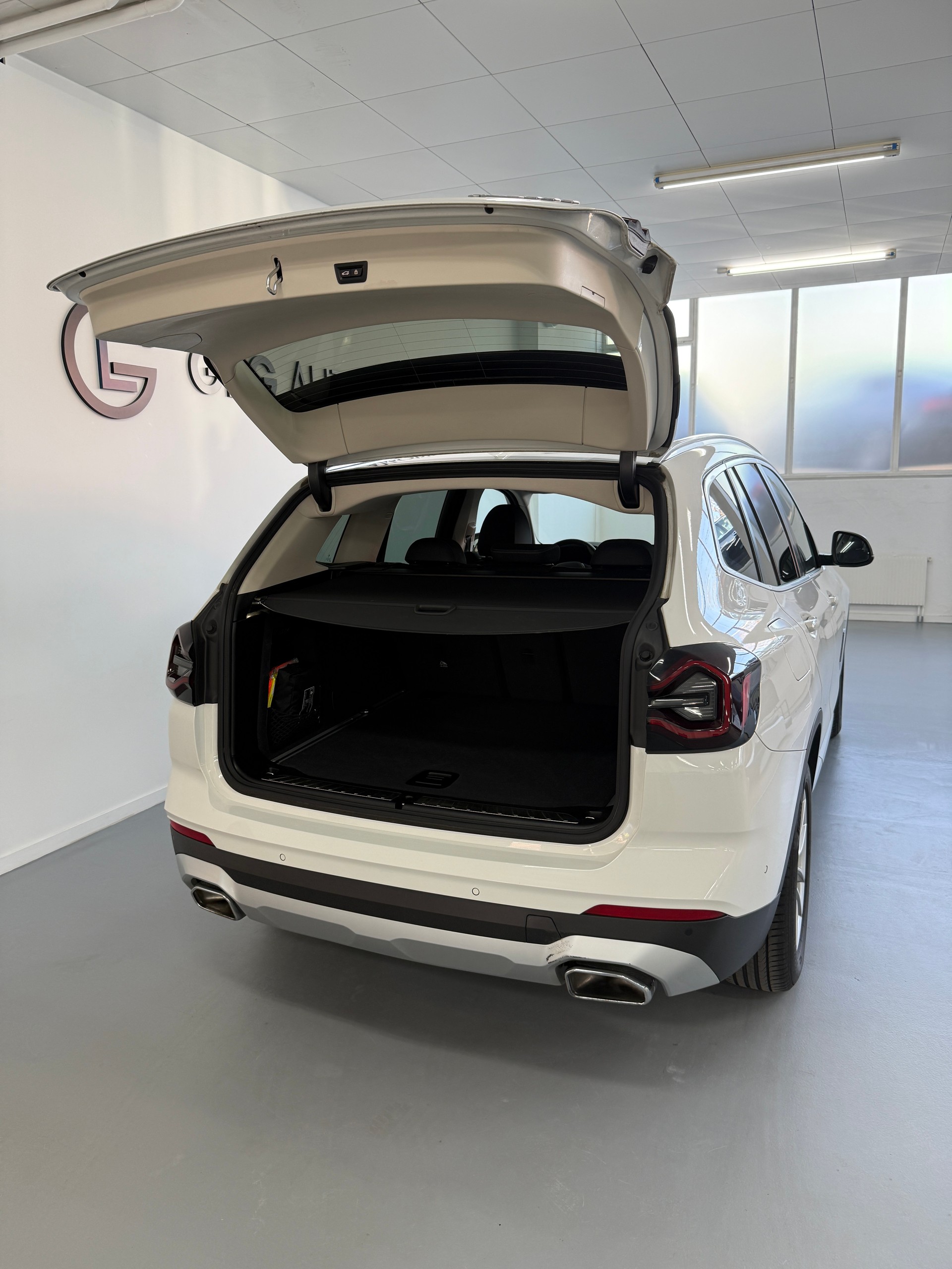 BMW X3 xDrive 48V 30d Individual-image-14