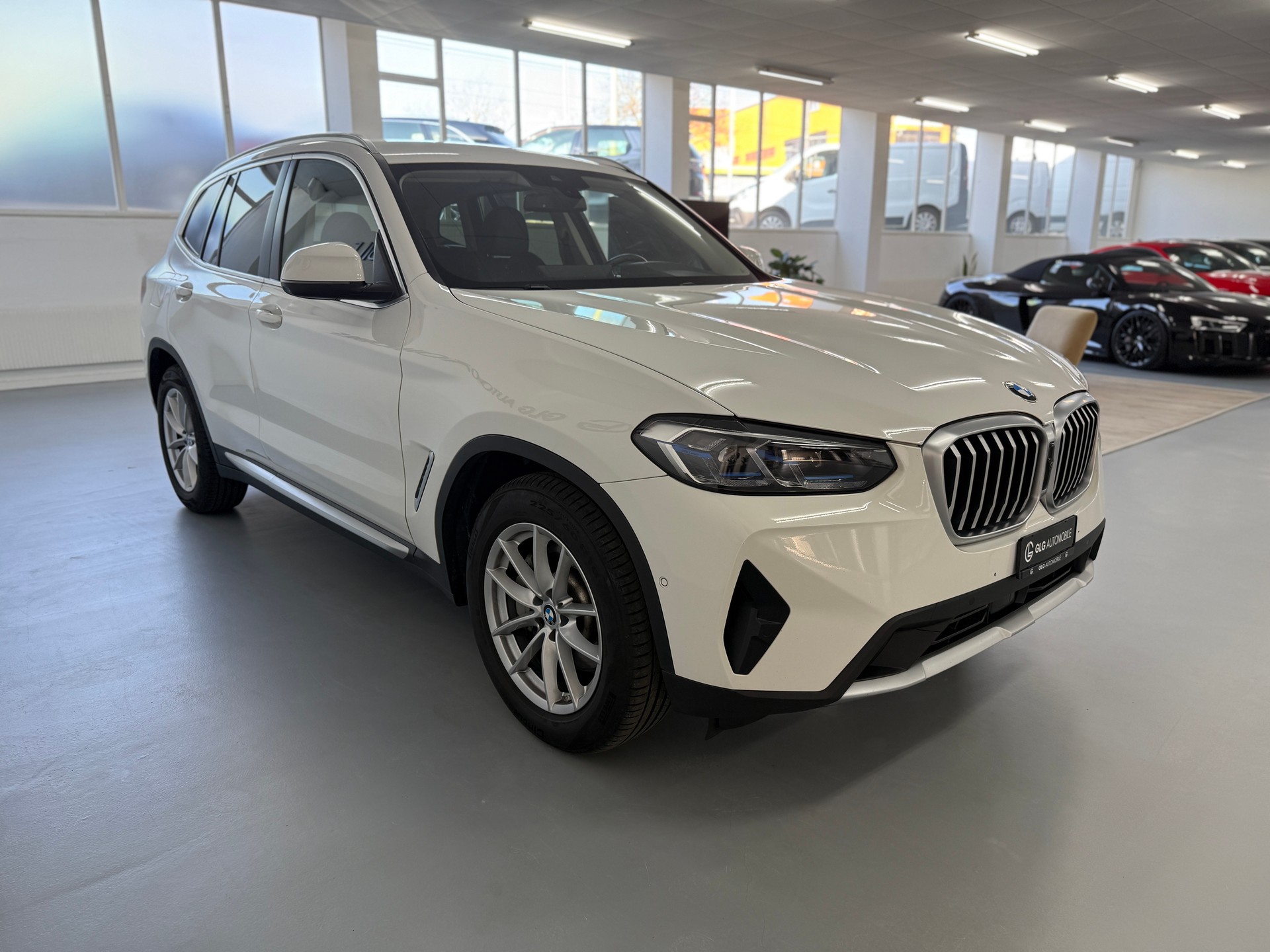 BMW X3 xDrive 48V 30d Individual-showroom-element-2