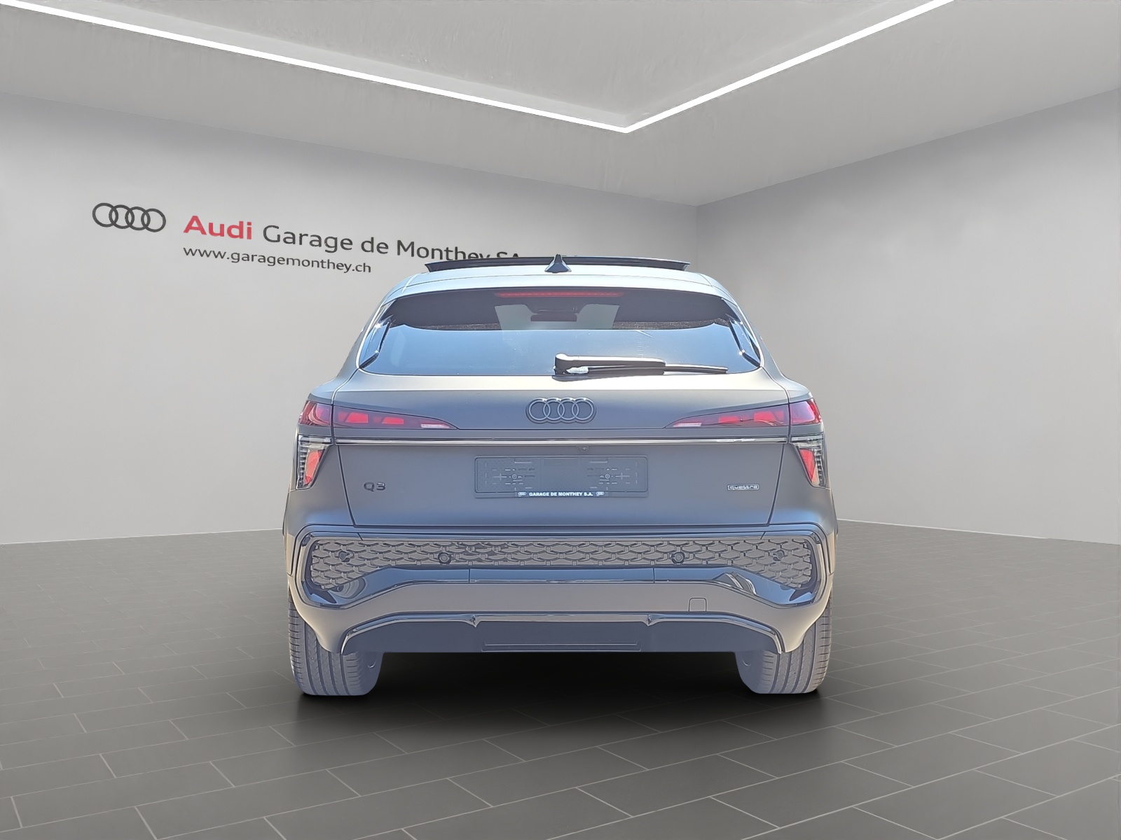 AUDI Q3 Sportback TFSI quattro 195 kW S tronic-image-4