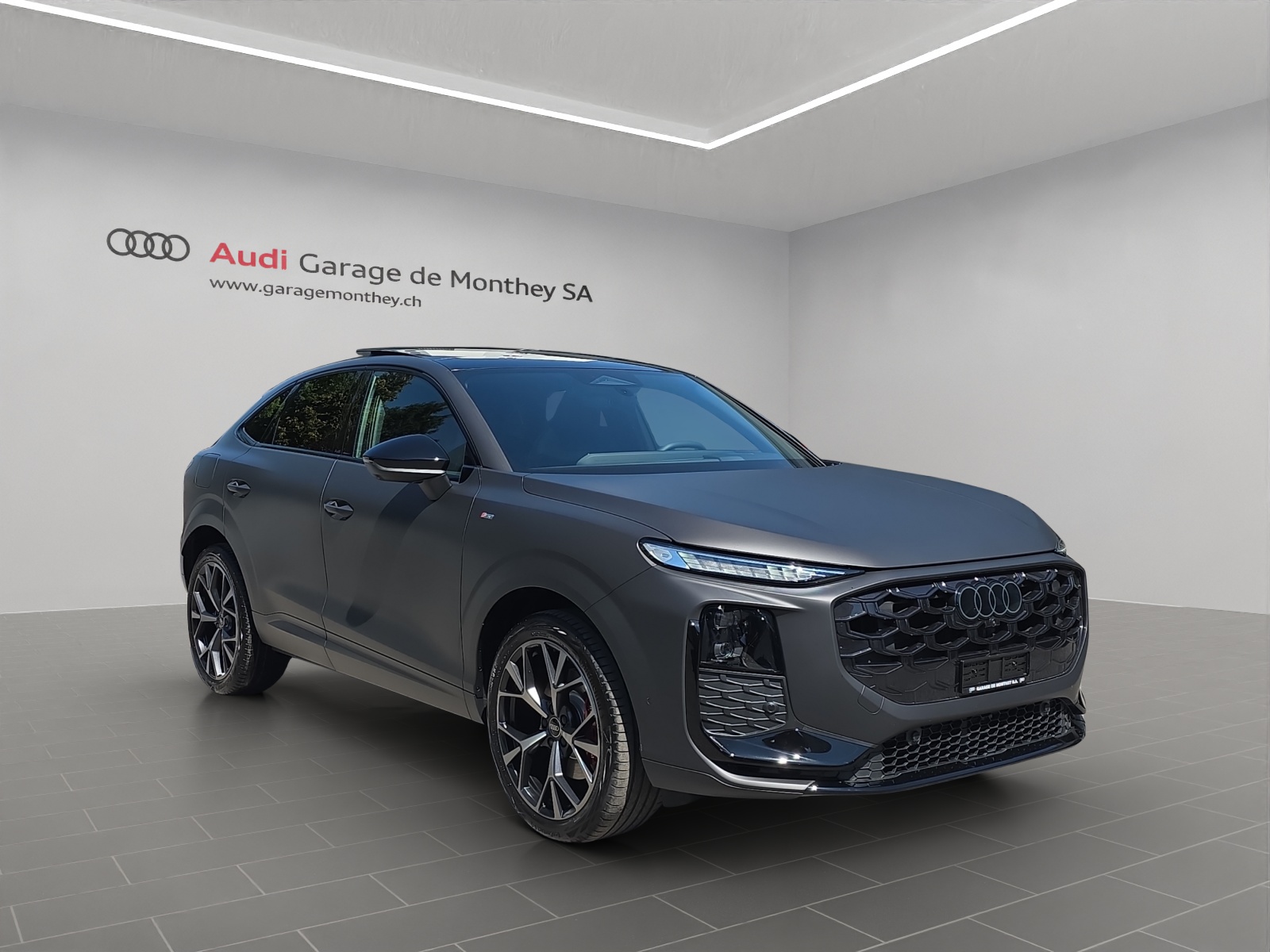 AUDI Q3 Sportback TFSI quattro 195 kW S tronic-image-2