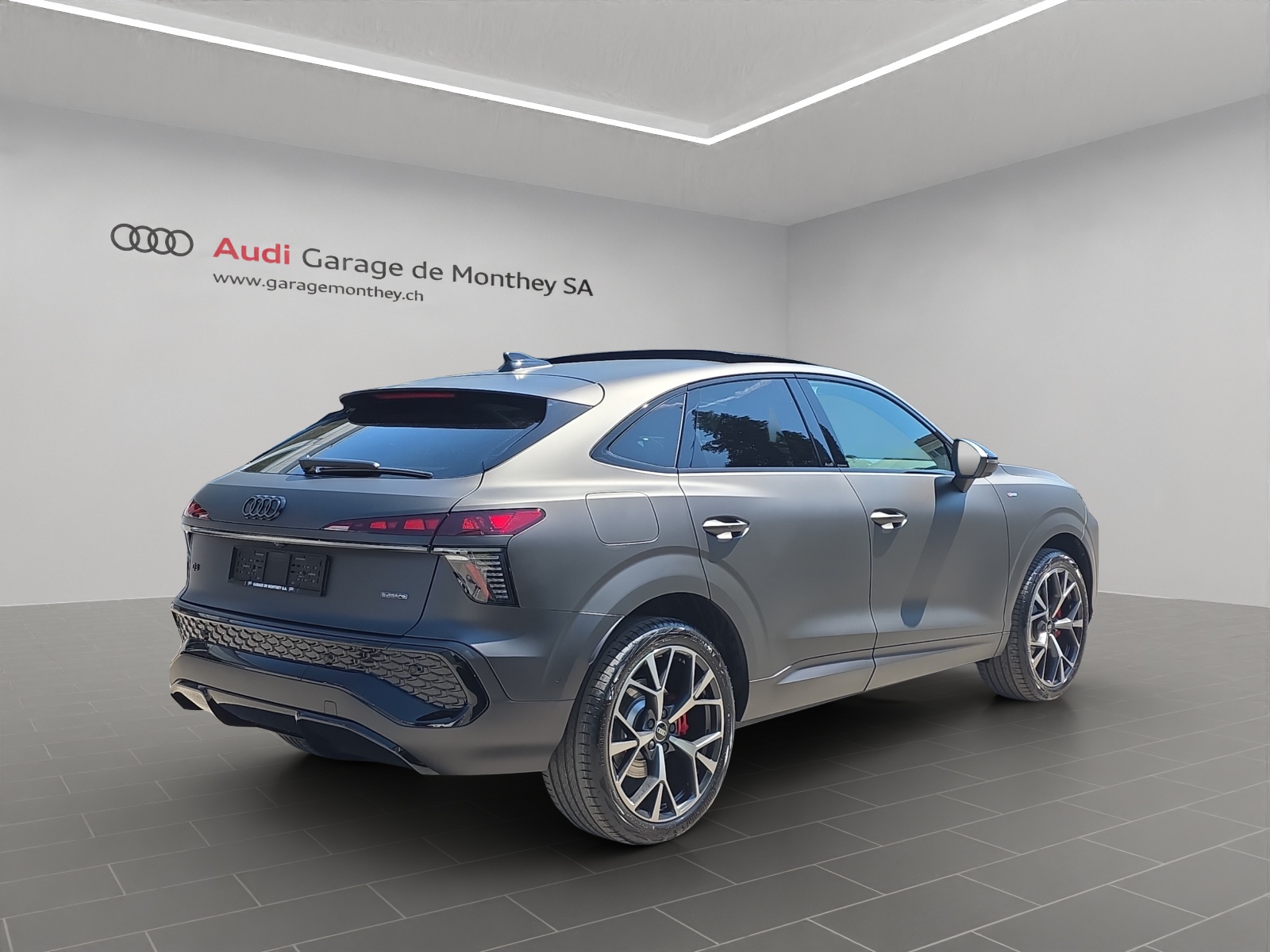 AUDI Q3 Sportback TFSI quattro 195 kW S tronic-image-3