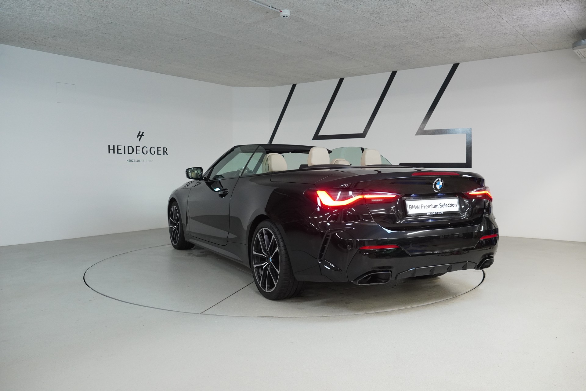 BMW M440i xDrive 48V Cabriolet Steptronic-image-12