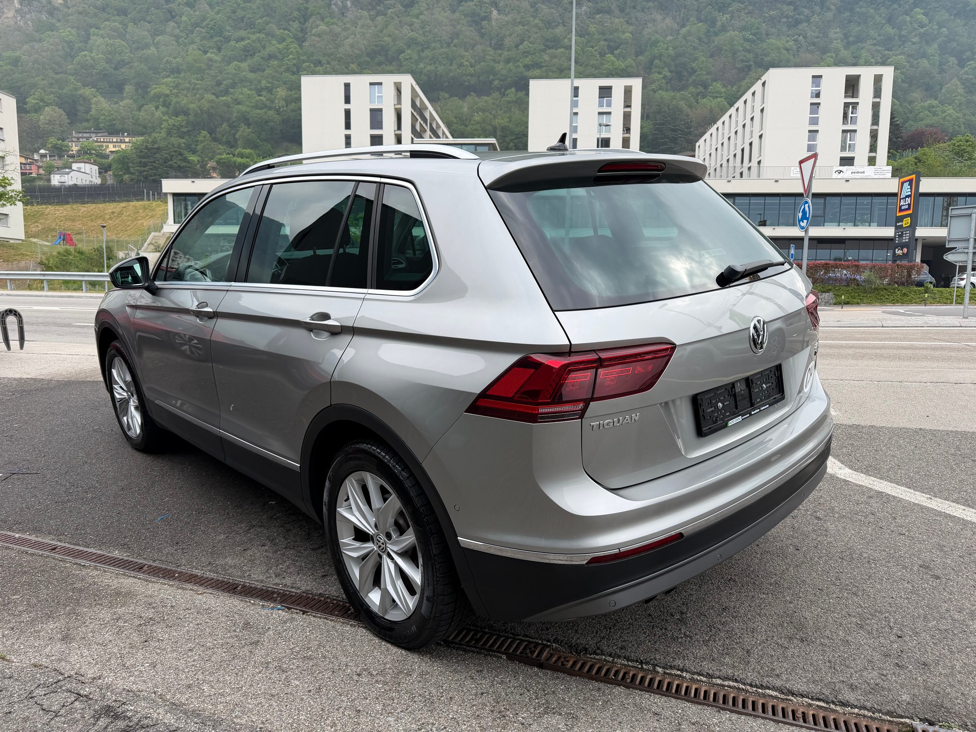 VW Tiguan 2.0 TDI SCR Highline 4Motion DSG-image-4