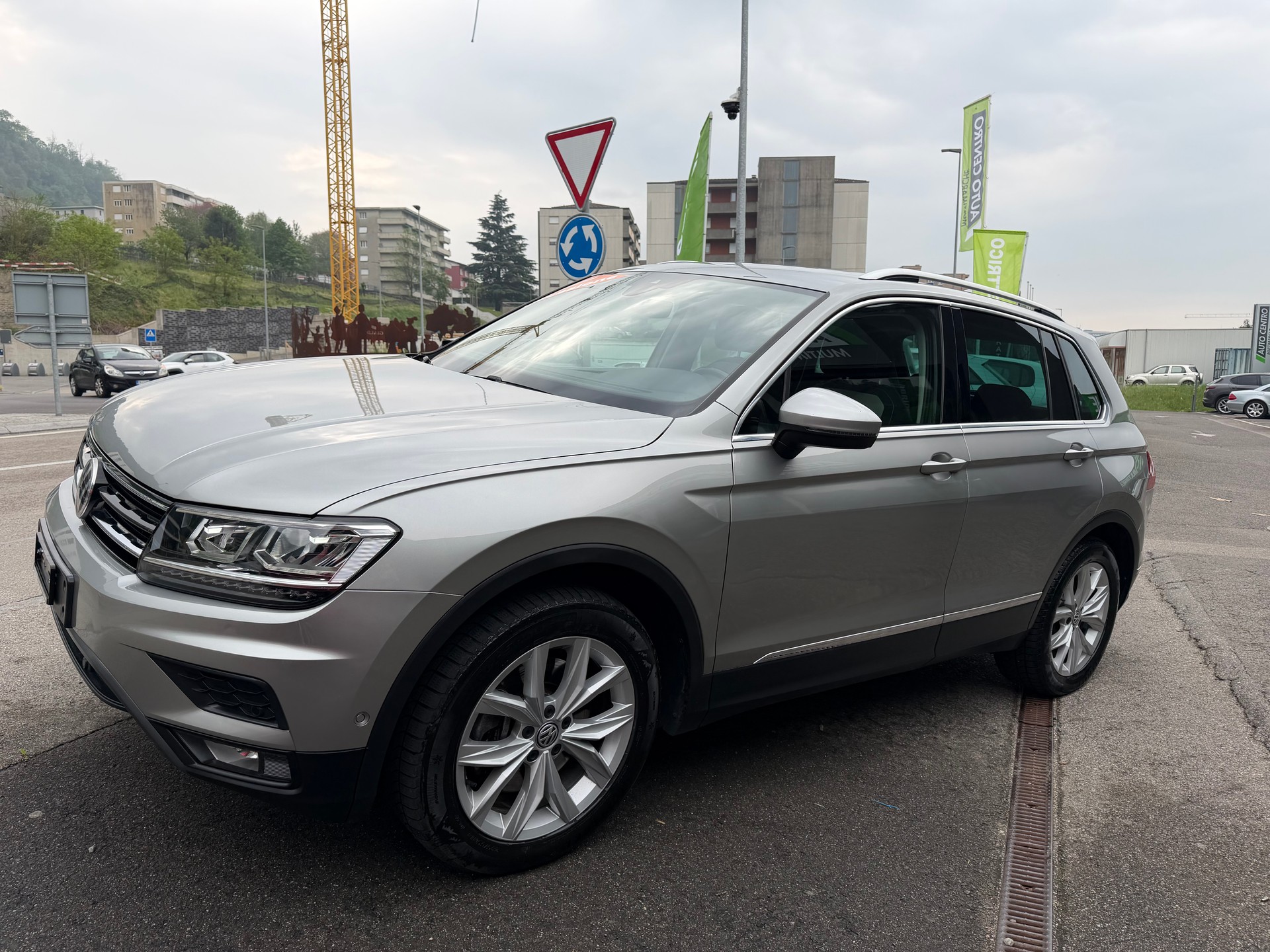 VW Tiguan 2.0 TDI SCR Highline 4Motion DSG-image-3