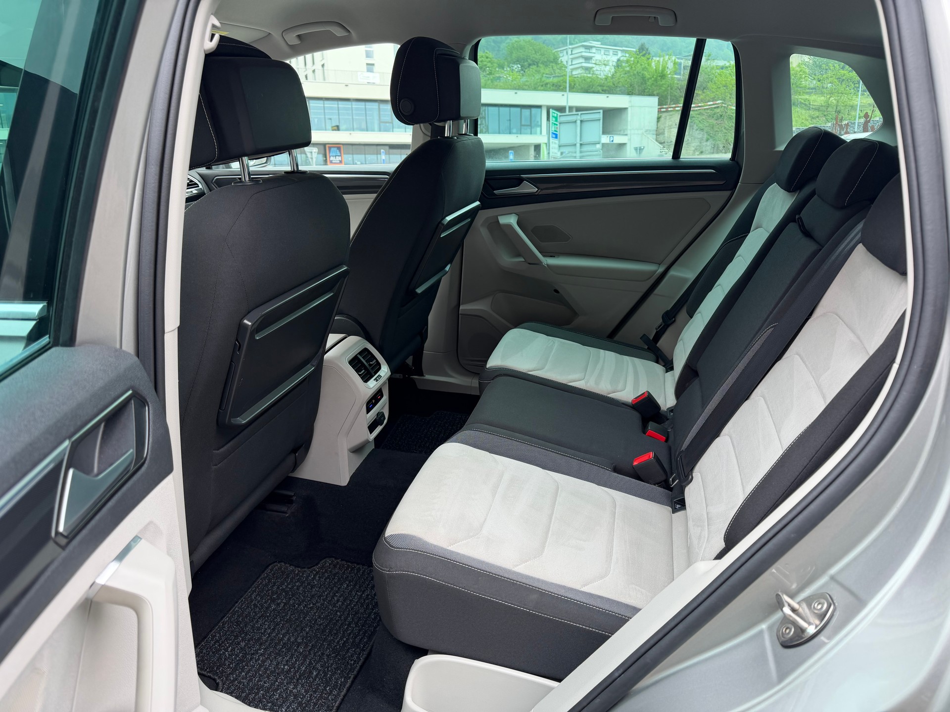 VW Tiguan 2.0 TDI SCR Highline 4Motion DSG-image-8
