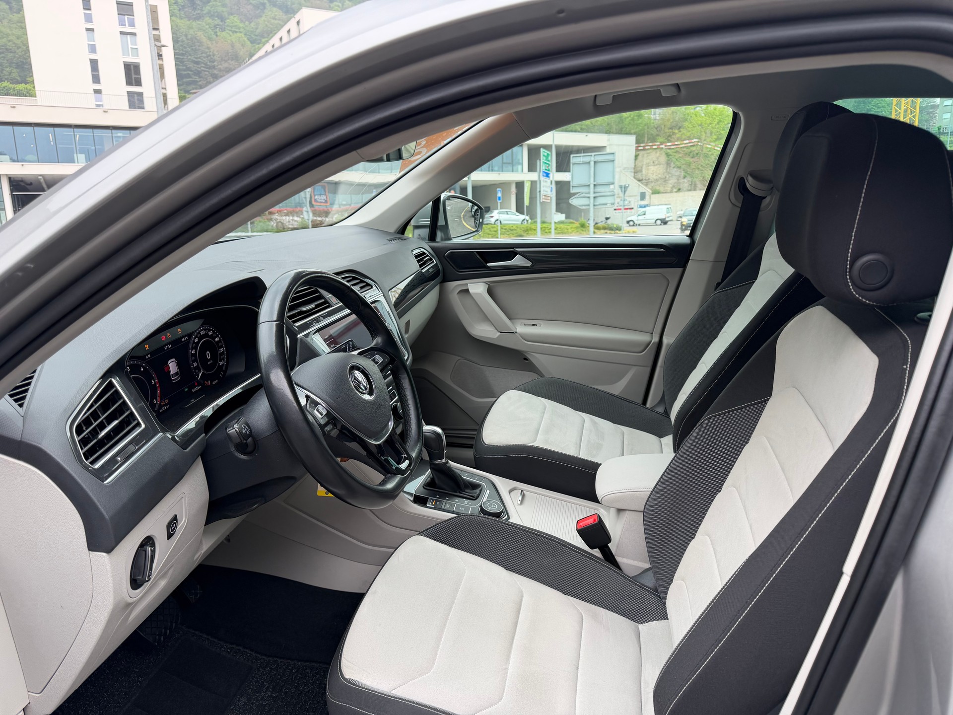 VW Tiguan 2.0 TDI SCR Highline 4Motion DSG-image-10
