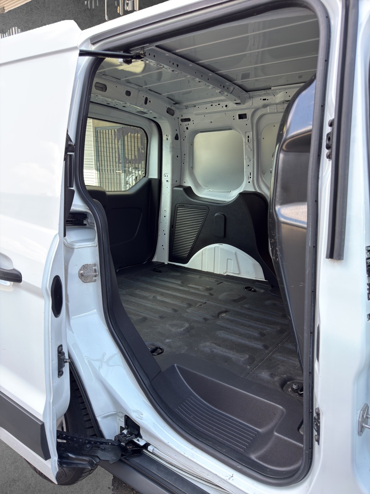 FORD Transit Connect Van T200 1.0 EcoBoost Trend-image-14