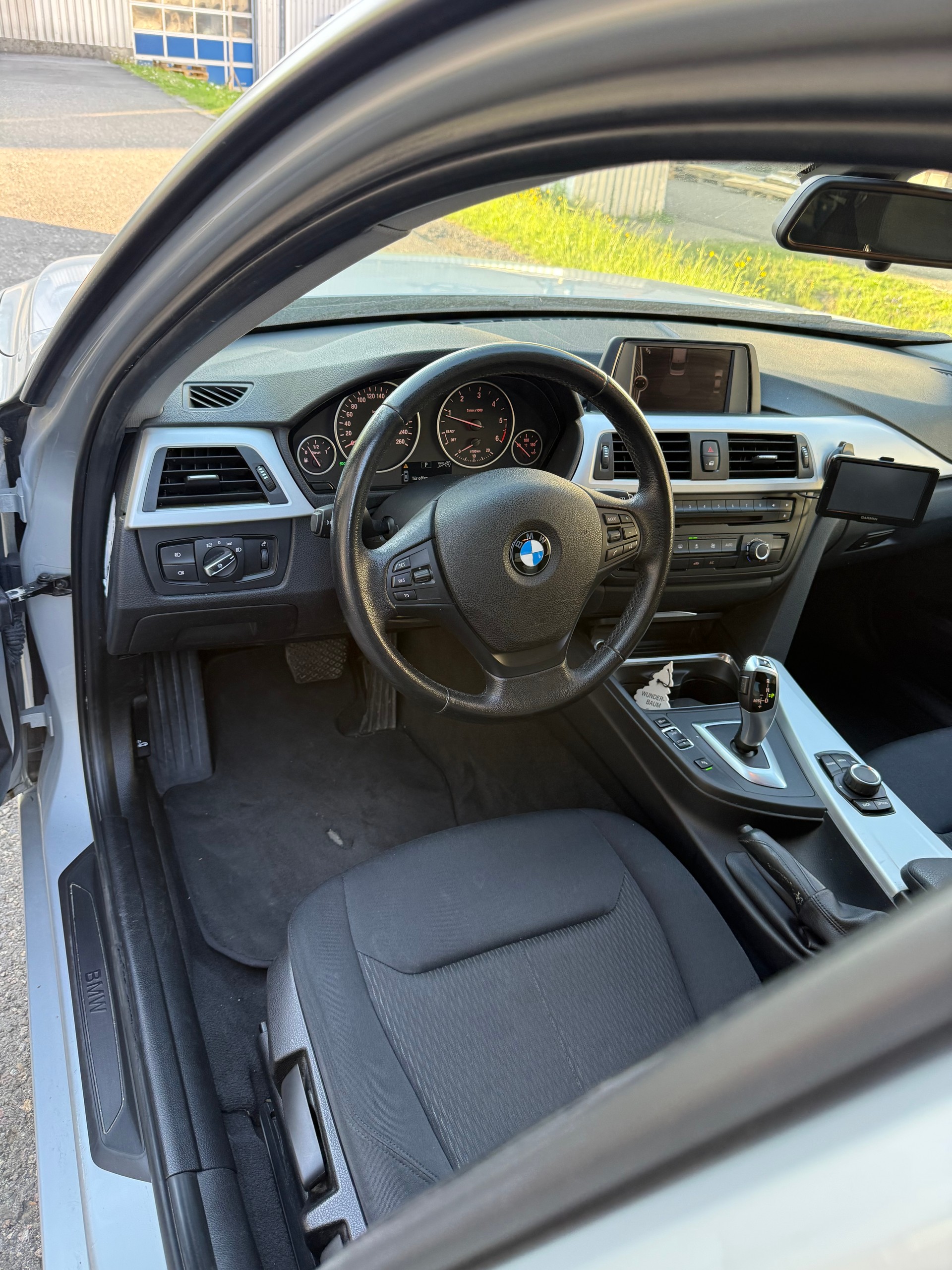 BMW 320d xDrive Steptronic-image-6