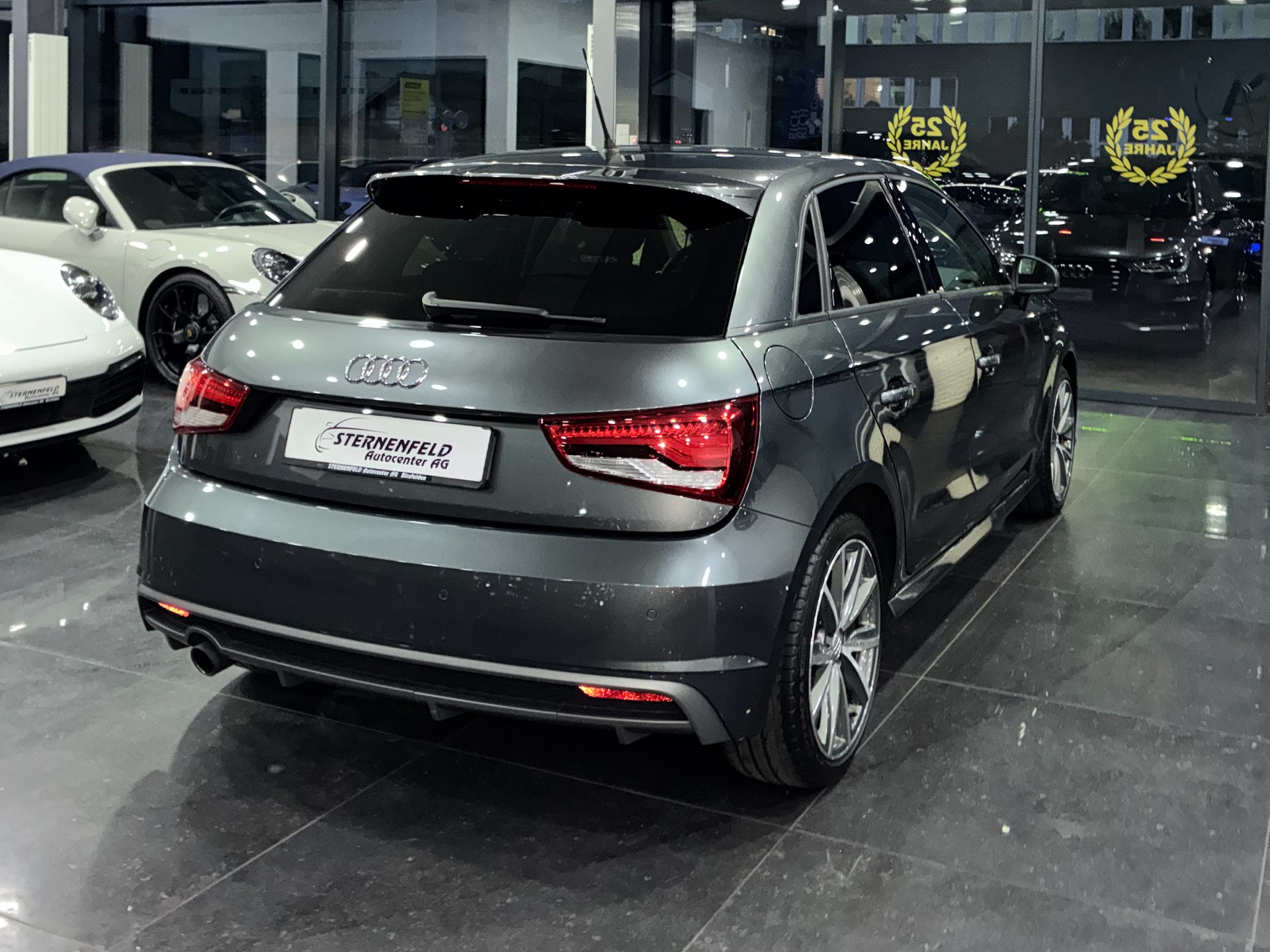 AUDI A1 Sportback 1.0 TFSI Design S-tronic-image-4