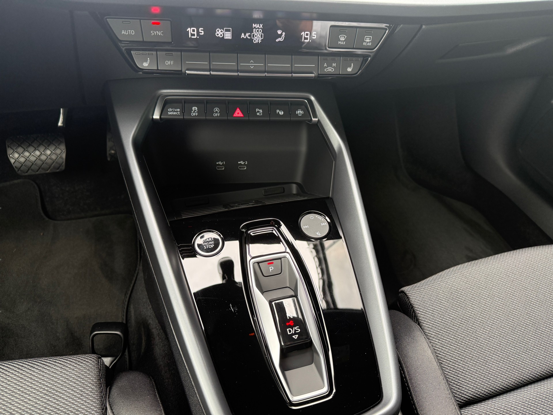 AUDI A3 Sportback TFSI 110 kW S line S tronic-image-14