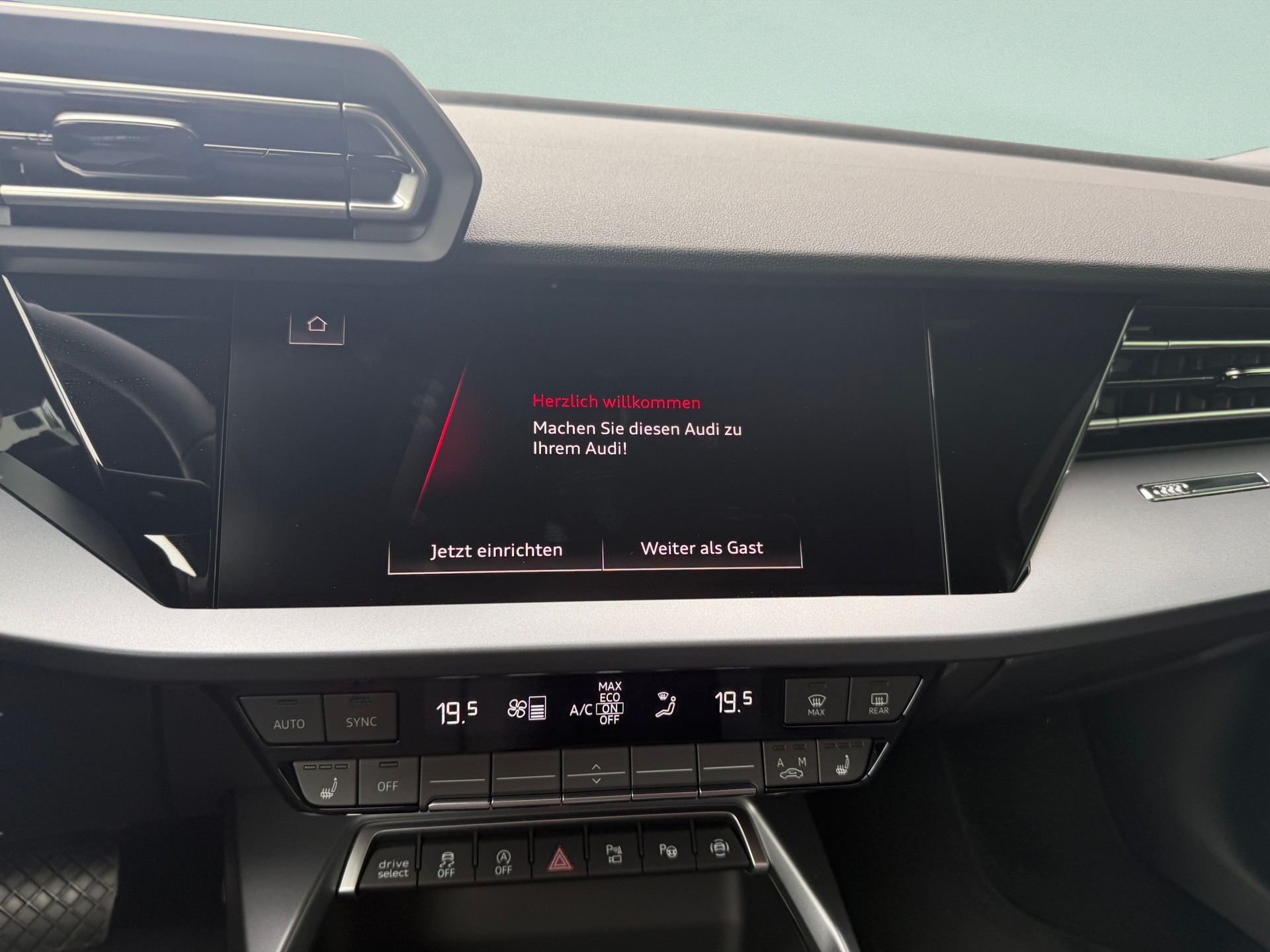 AUDI A3 Sportback TFSI 110 kW S line S tronic-image-13
