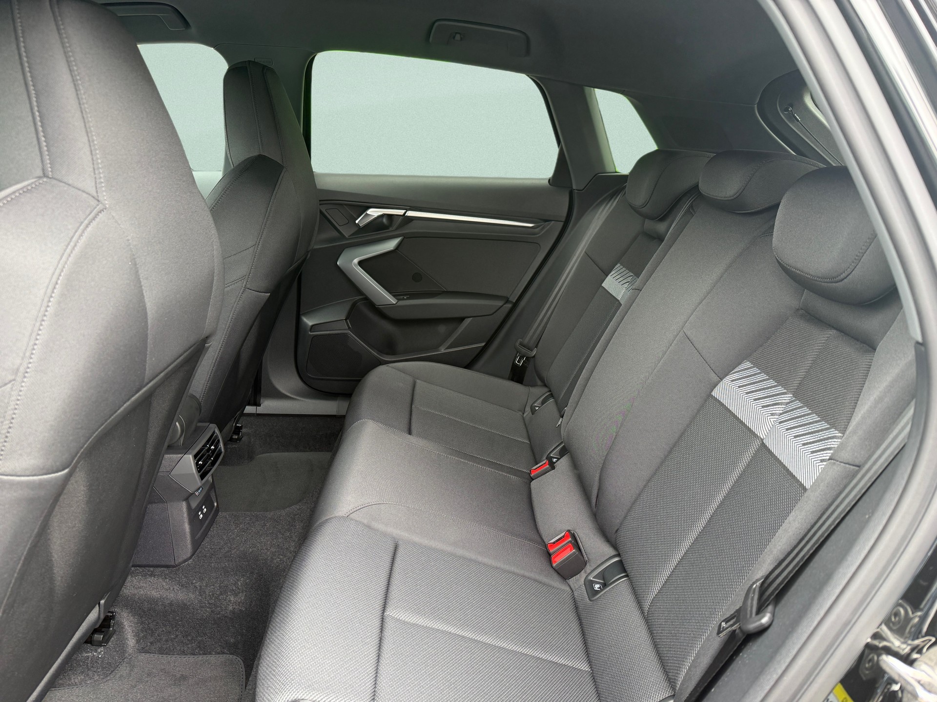 AUDI A3 Sportback TFSI 110 kW S line S tronic-image-17