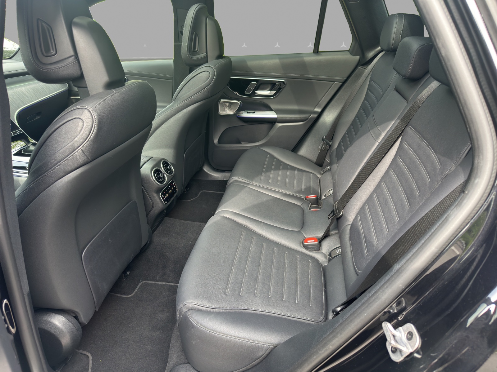 MERCEDES-BENZ GLC 300 d 4Matic AMG Line 9G-Tronic-image-13