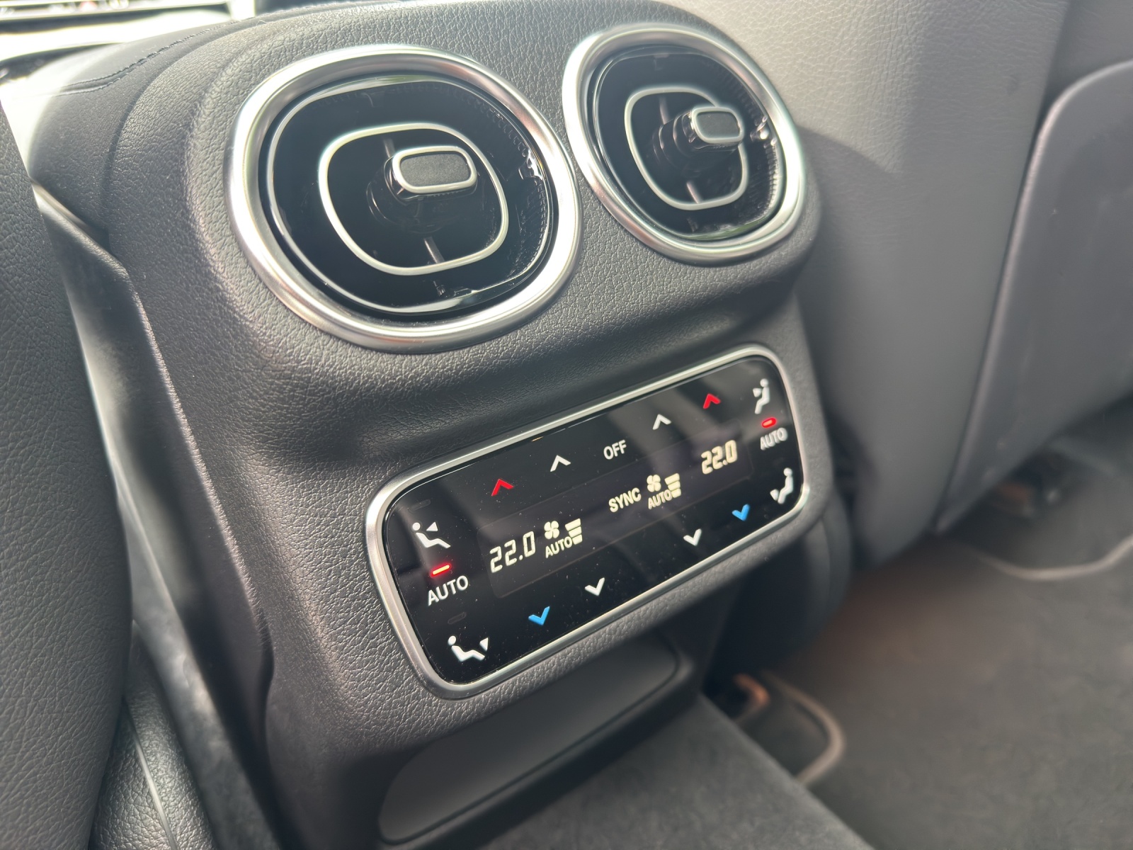 MERCEDES-BENZ GLC 300 d 4Matic AMG Line 9G-Tronic-image-11