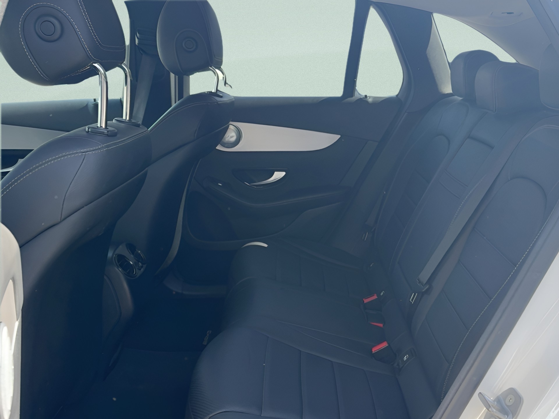 MERCEDES-BENZ GLC 220 d AMG Line 4Matic 9G-Tronic-image-16