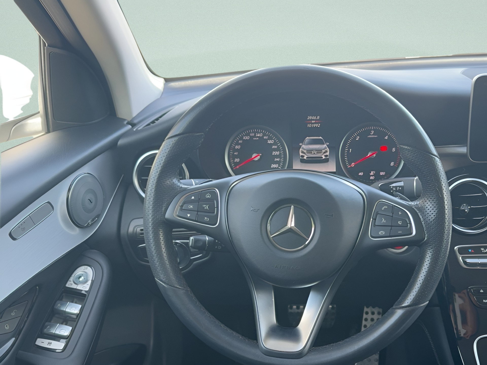 MERCEDES-BENZ GLC 220 d AMG Line 4Matic 9G-Tronic-image-14