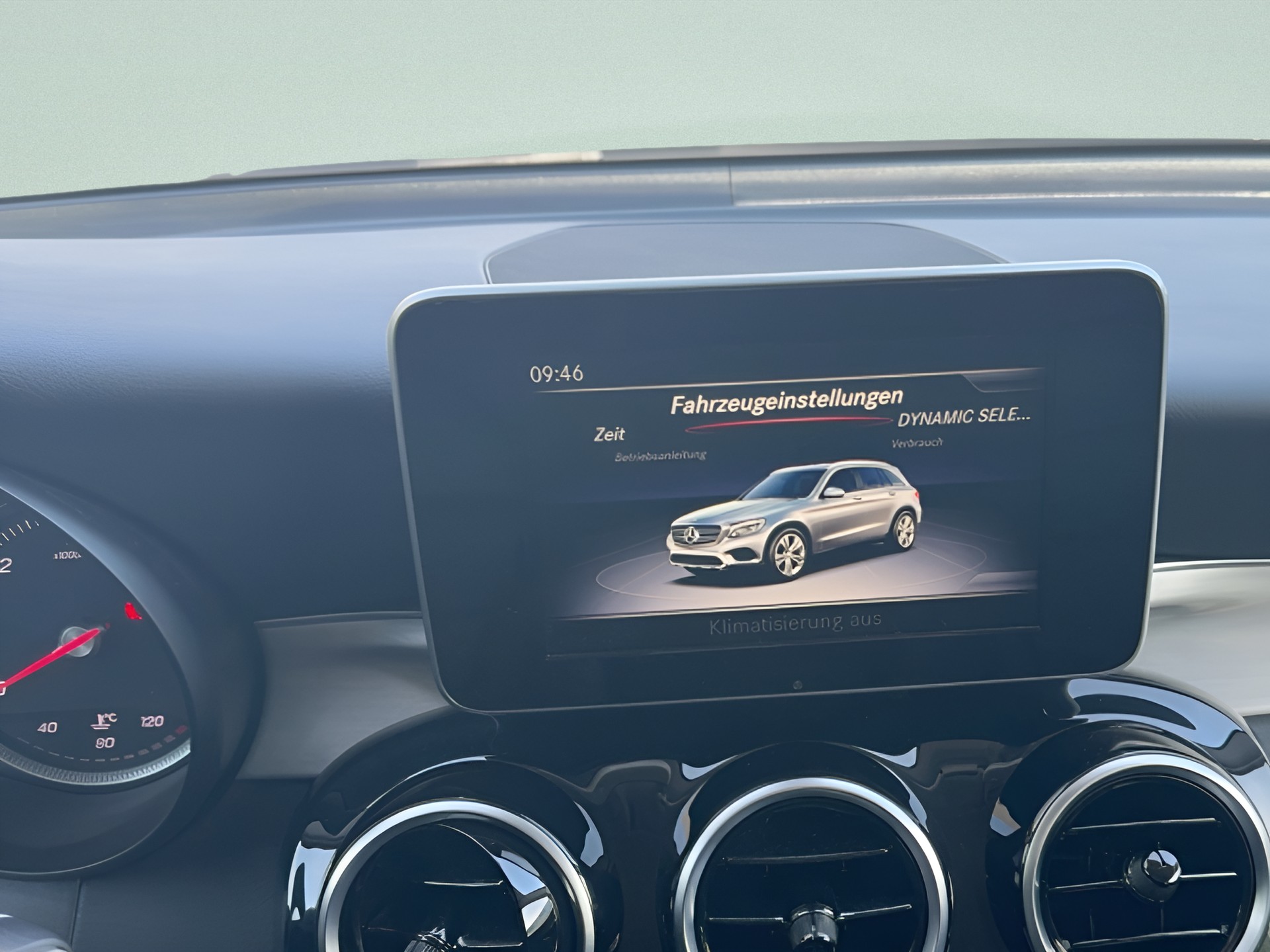 MERCEDES-BENZ GLC 220 d AMG Line 4Matic 9G-Tronic-image-12