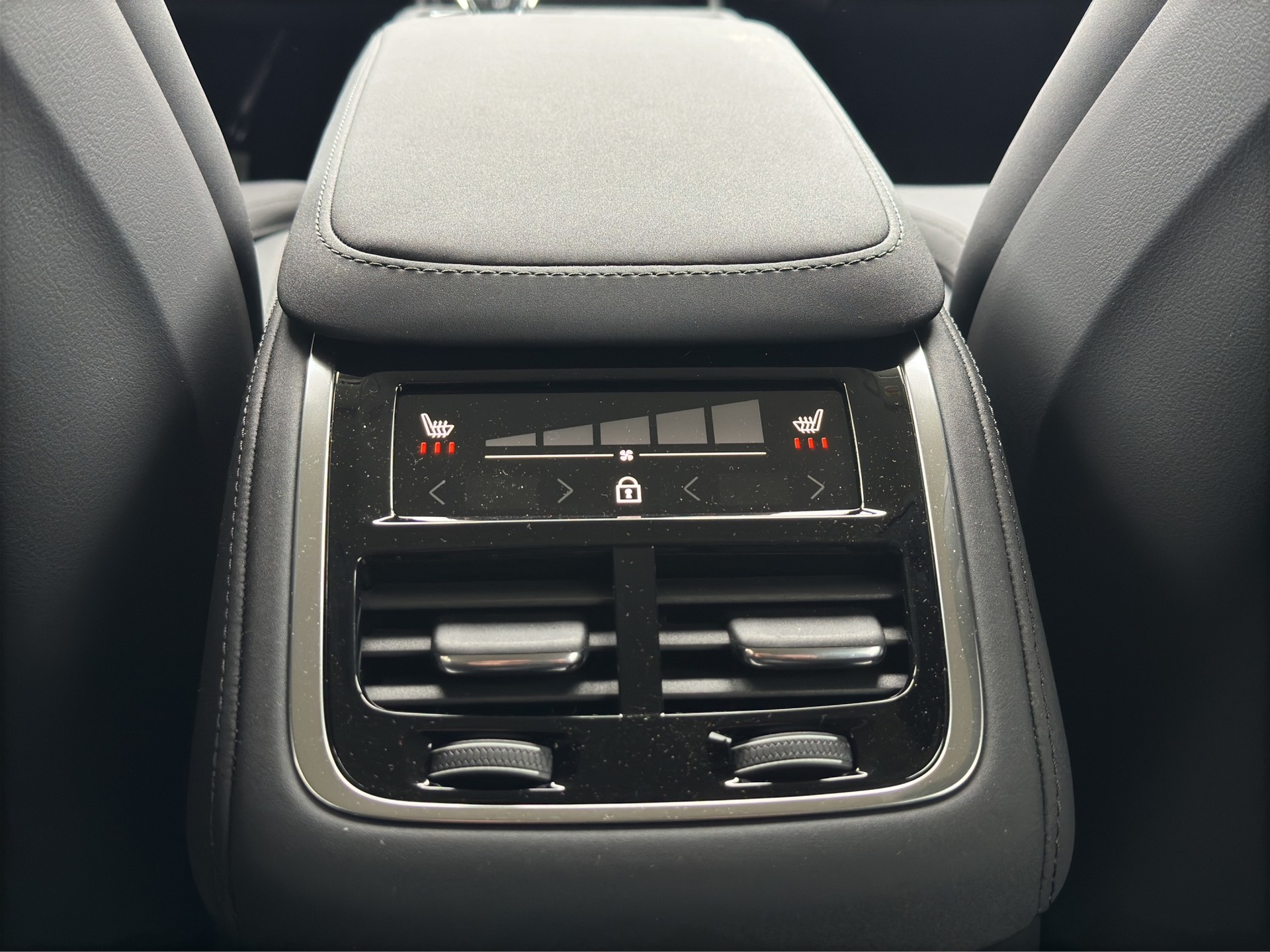 VOLVO XC90 T8 eAWD 7Pl. Plus Dark PluginHybrid Geartronic-image-18