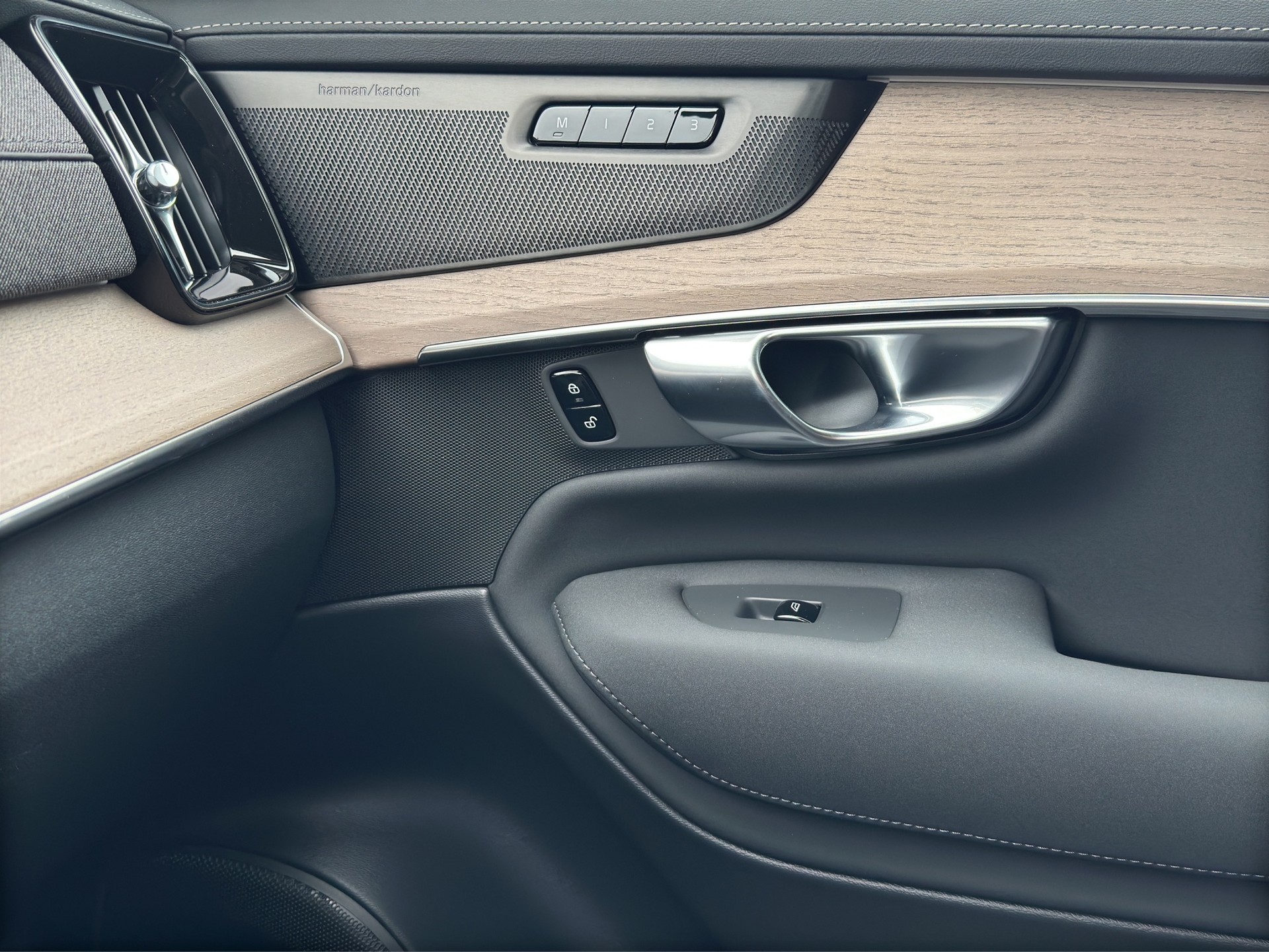 VOLVO XC90 T8 eAWD 7Pl. Plus Dark PluginHybrid Geartronic-image-17