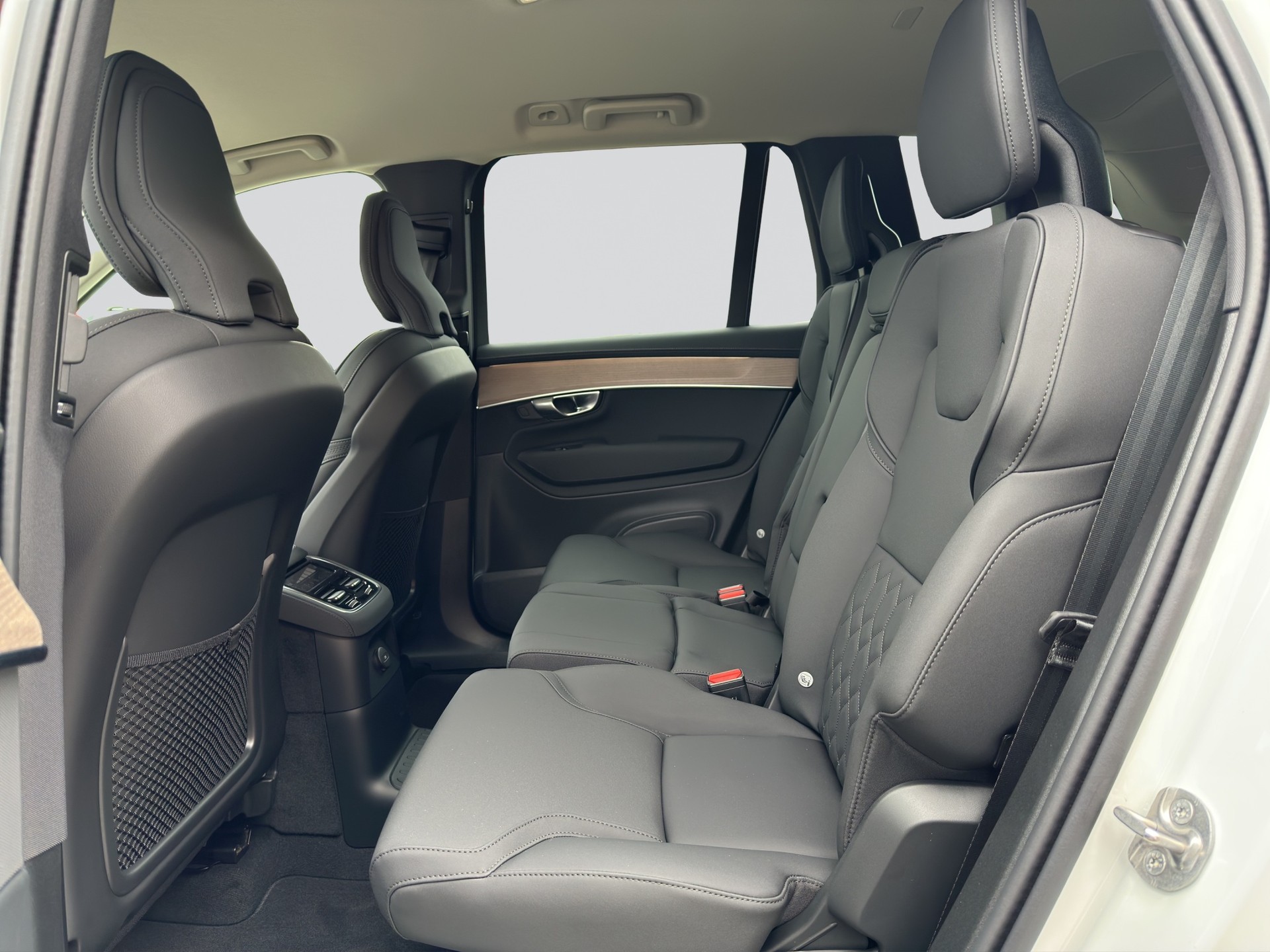 VOLVO XC90 T8 eAWD 7Pl. Plus Dark PluginHybrid Geartronic-image-7