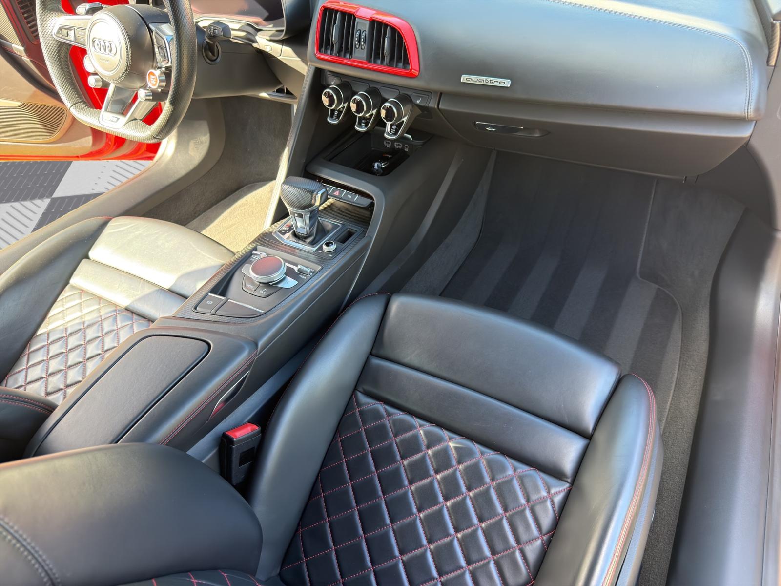 AUDI R8 Coupé 5.2 plus S-Tronic-image-15