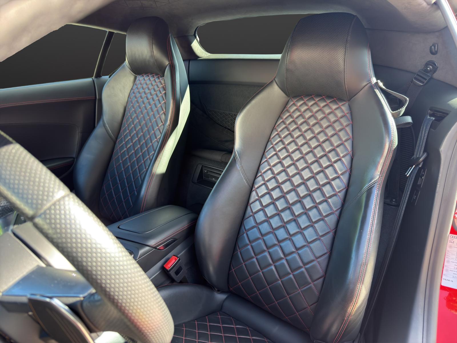 AUDI R8 Coupé 5.2 plus S-Tronic-image-17