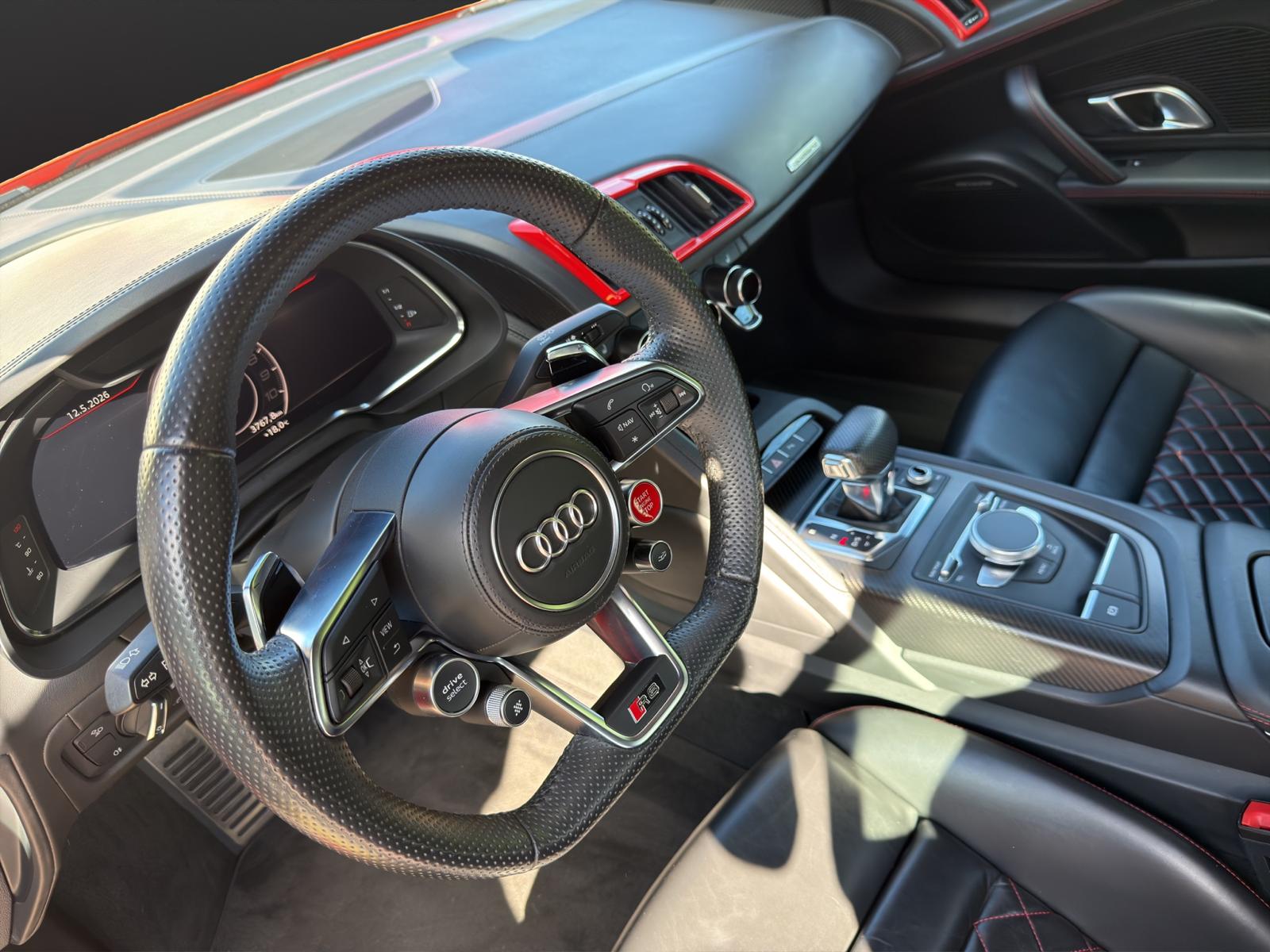AUDI R8 Coupé 5.2 plus S-Tronic-image-8