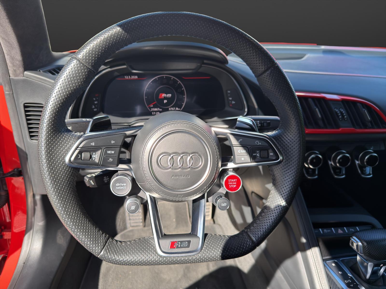 AUDI R8 Coupé 5.2 plus S-Tronic-image-9
