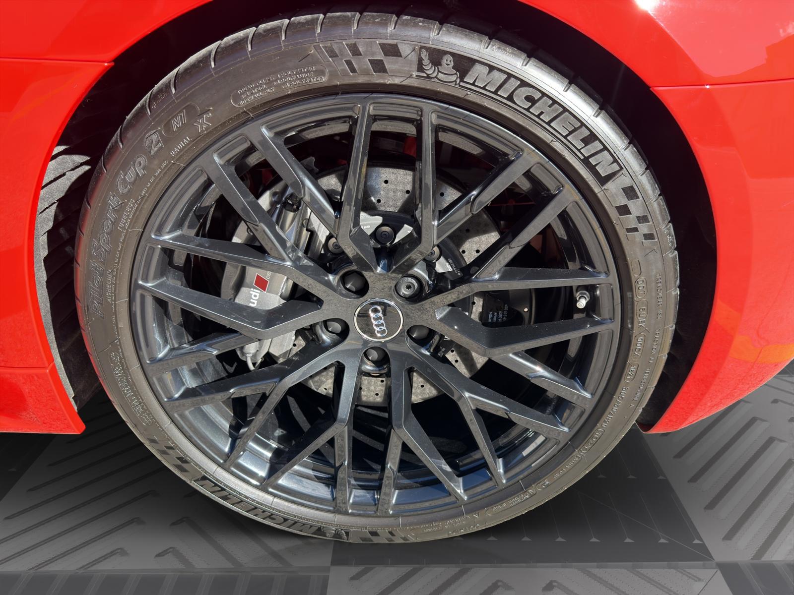AUDI R8 Coupé 5.2 plus S-Tronic-image-22
