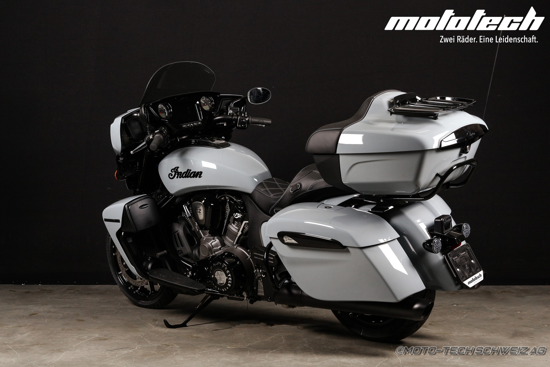 INDIAN Roadmaster Power Plus Dark Horse-showroom-element-2