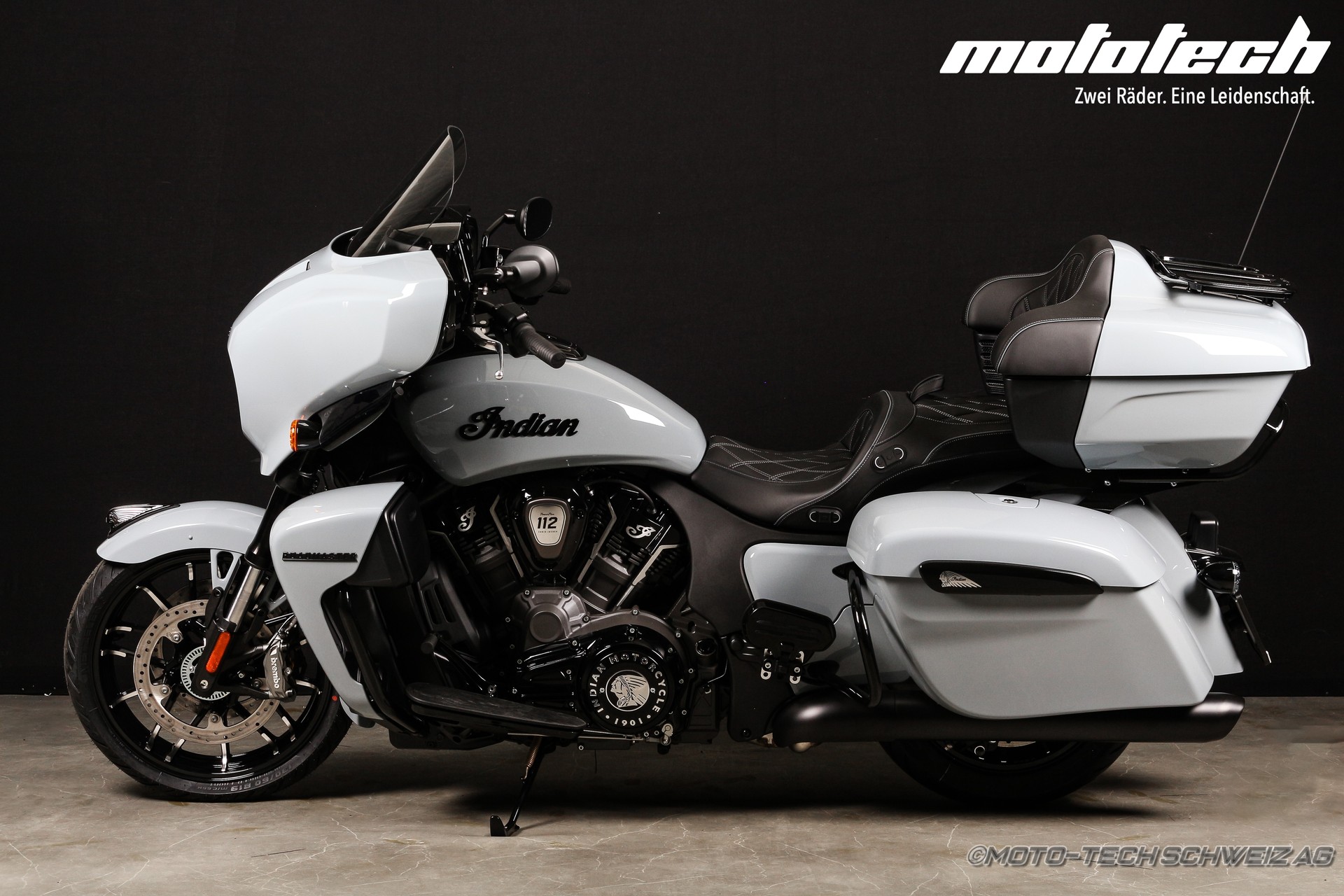 INDIAN Roadmaster Power Plus Dark Horse-showroom-element-3
