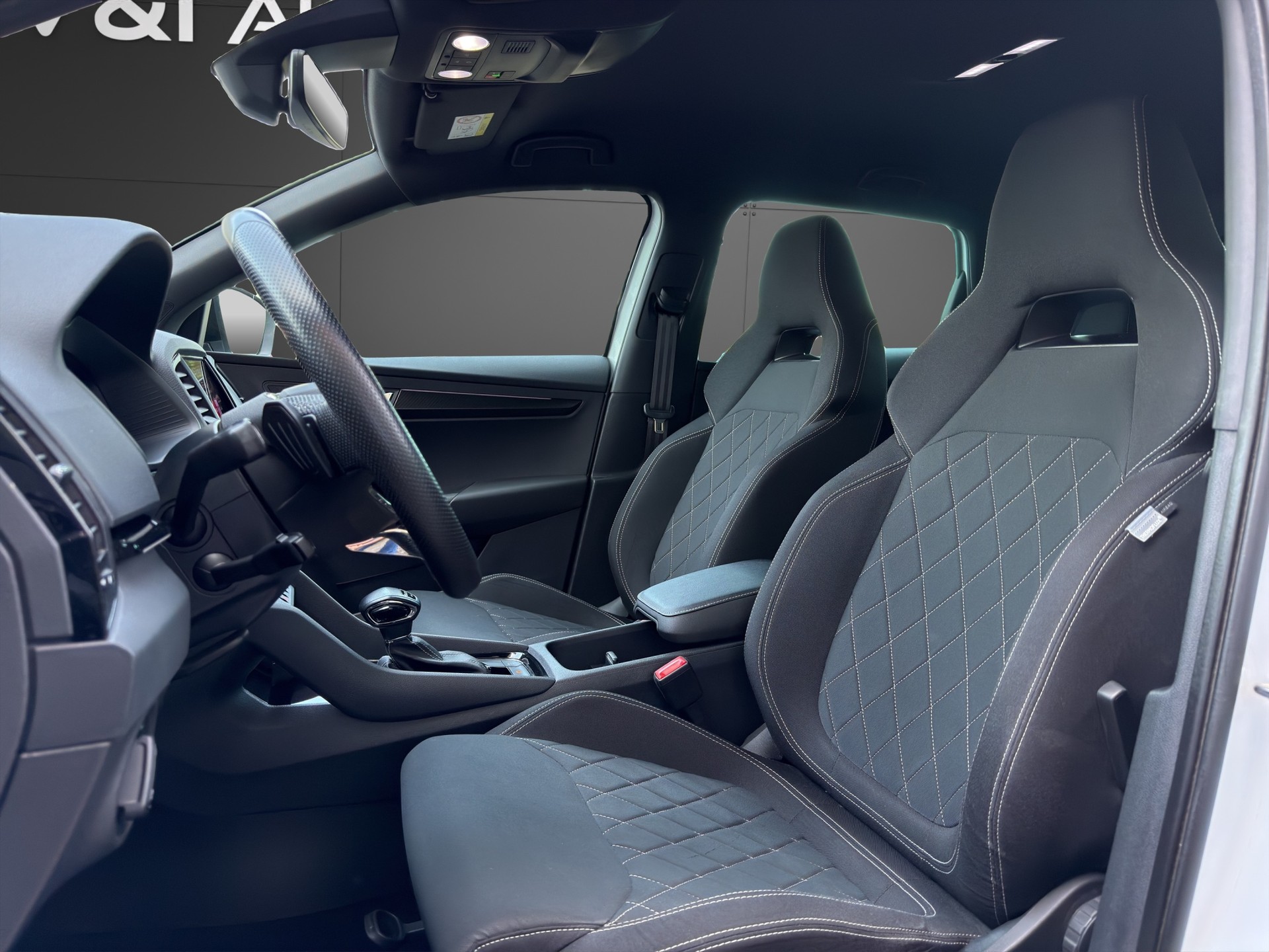 SKODA Karoq 2.0 TSI SportLine 4x4 DSG-image-21