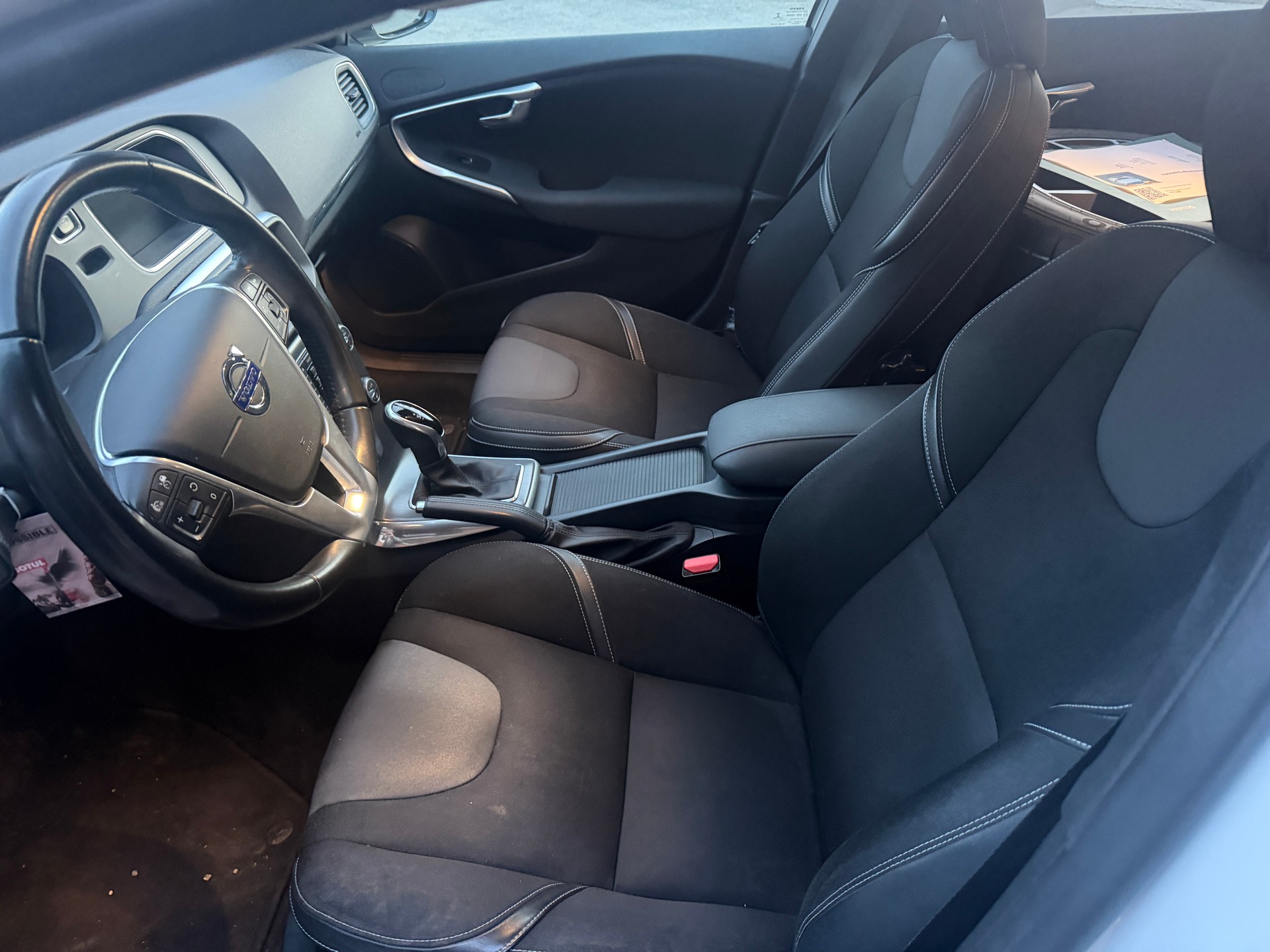 VOLVO V40 T5 Kinetic R-Design Geartronic-image-6