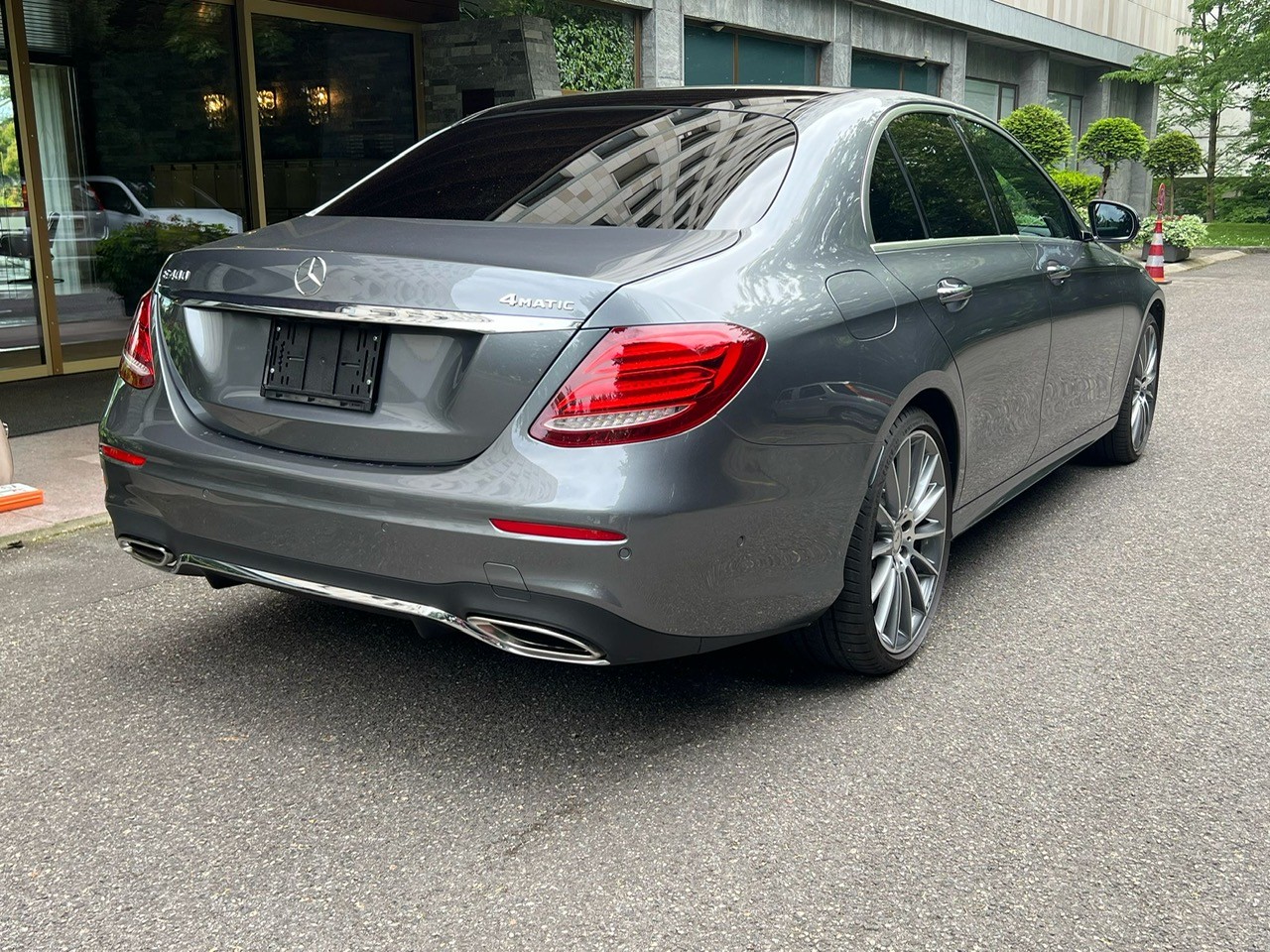MERCEDES-BENZ E 400 AMG Line 4matic-image-3
