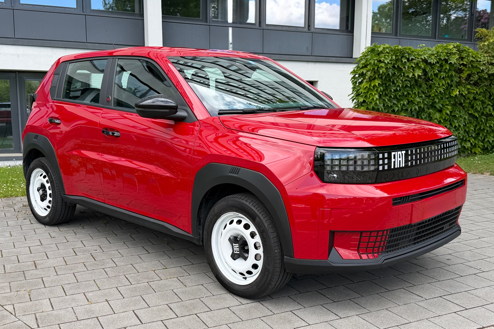 FIAT Grande Panda Elektro 🔋 Red 🔴-showroom-element-1