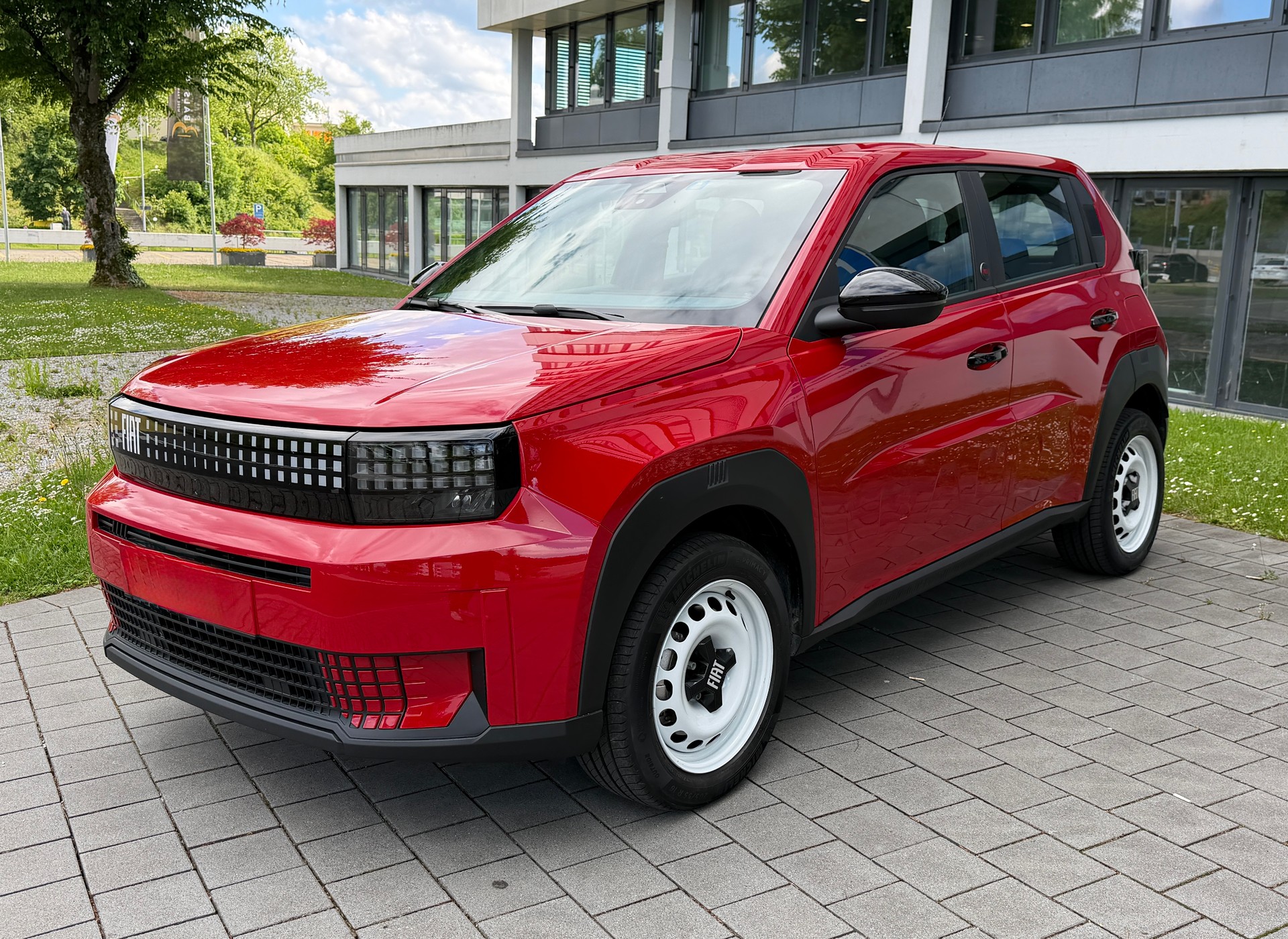FIAT Grande Panda Elektro 🔋 Red 🔴-showroom-element-3