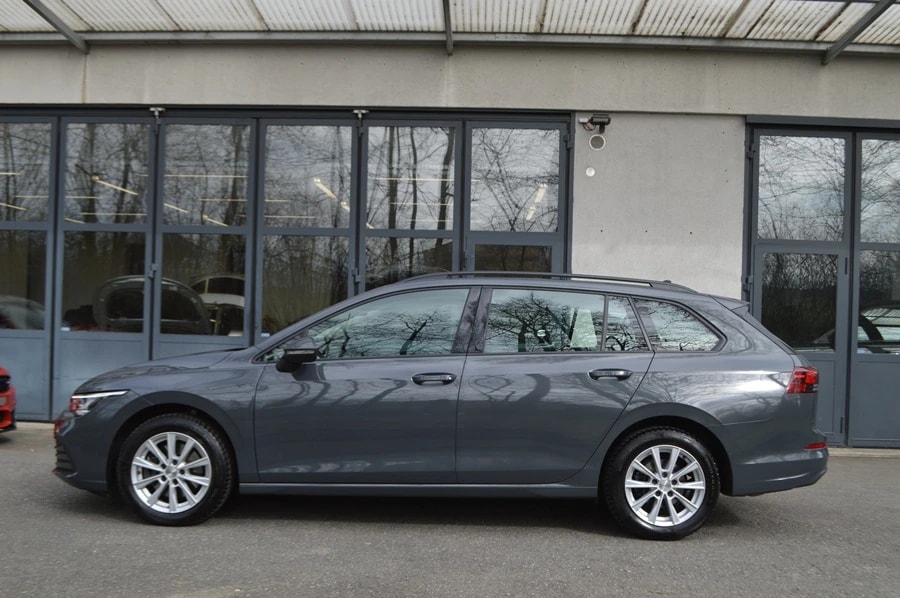 VW Golf Variant 2.0 TDI Life DSG 4Motion-image-3