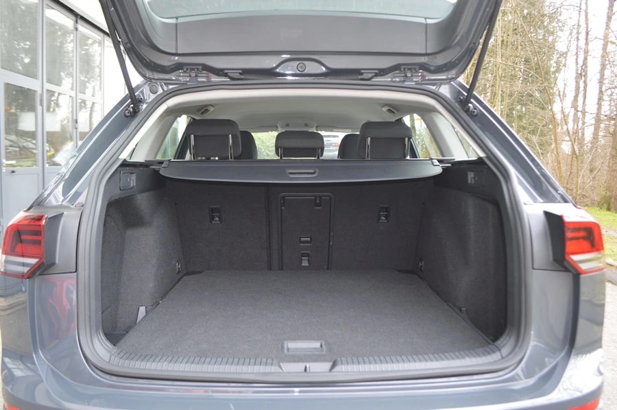 VW Golf Variant 2.0 TDI Life DSG 4Motion-image-11