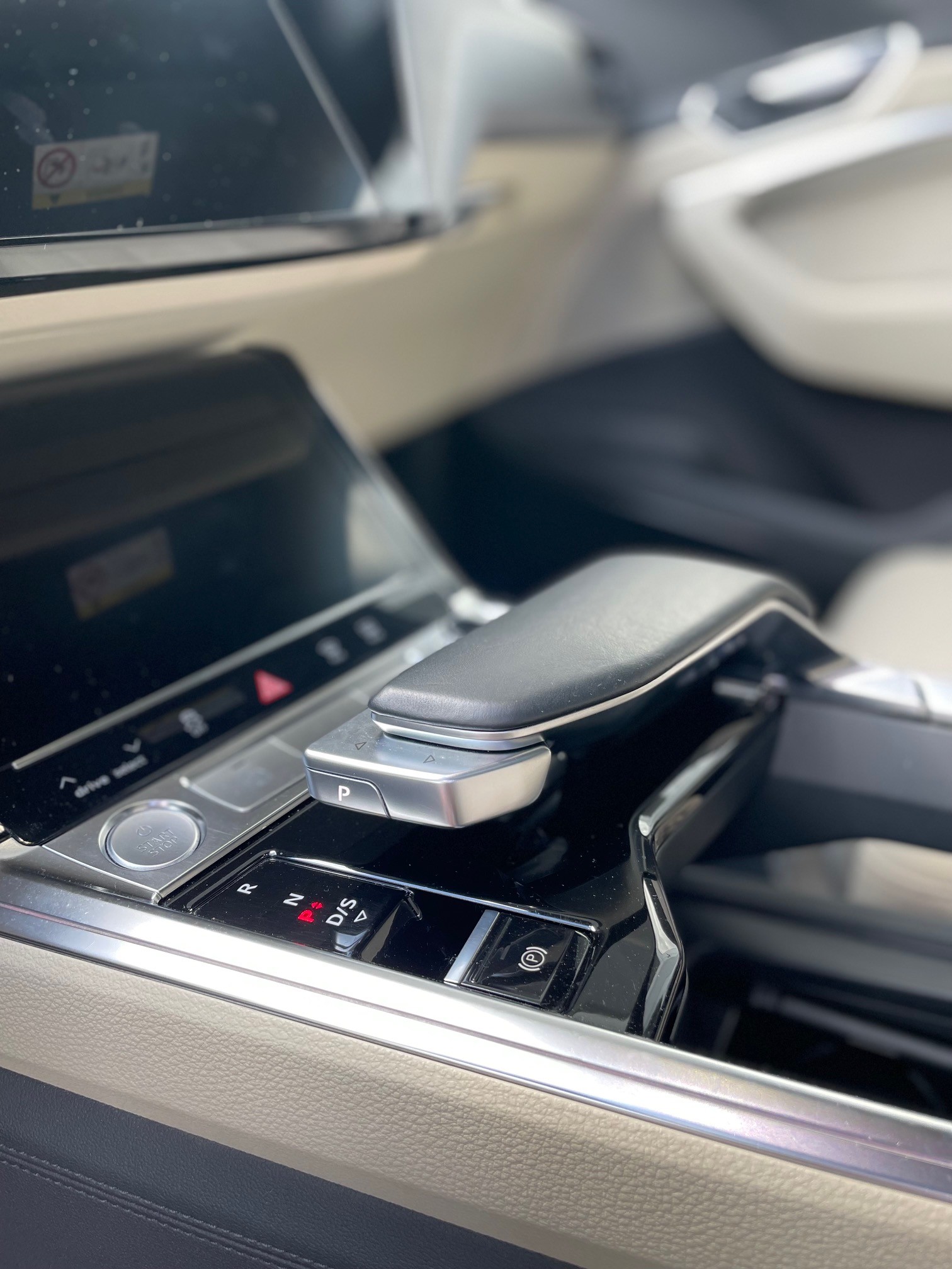 AUDI e-tron 55 Advanced quattro-image-10