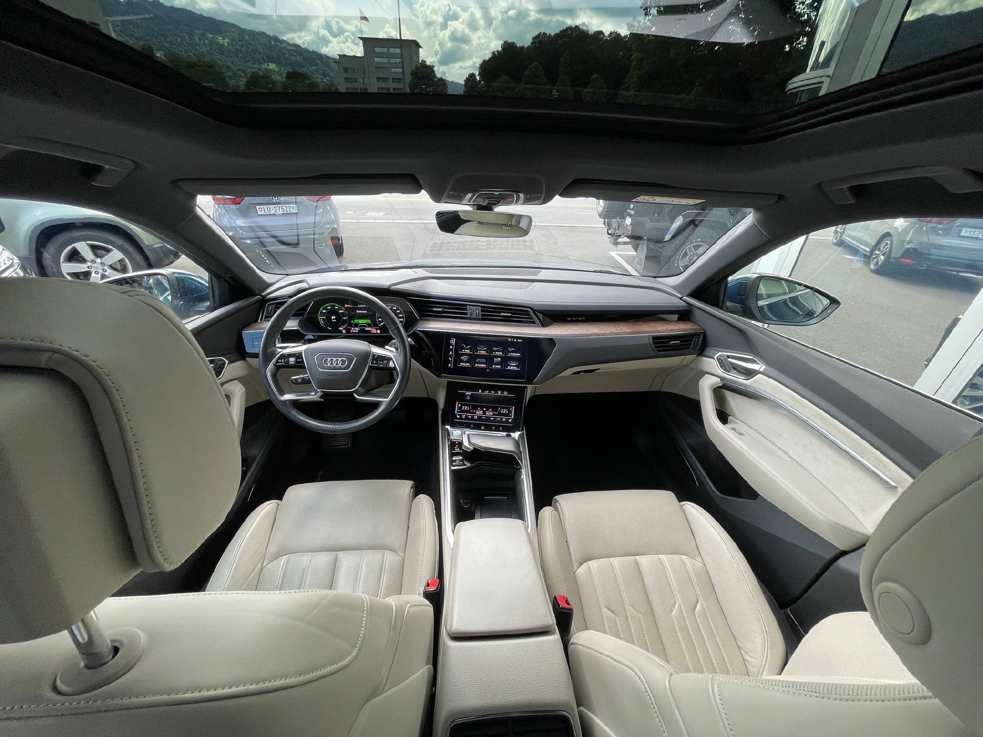 AUDI e-tron 55 Advanced quattro-image-19