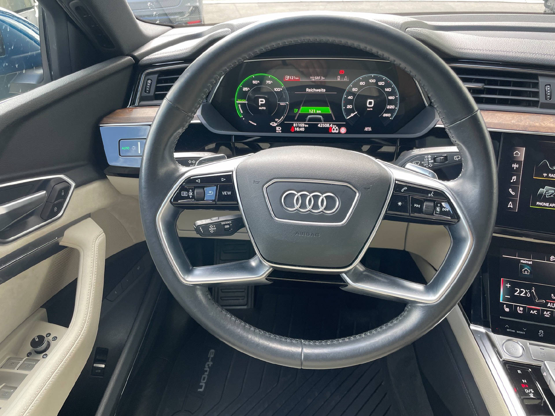 AUDI e-tron 55 Advanced quattro-image-6