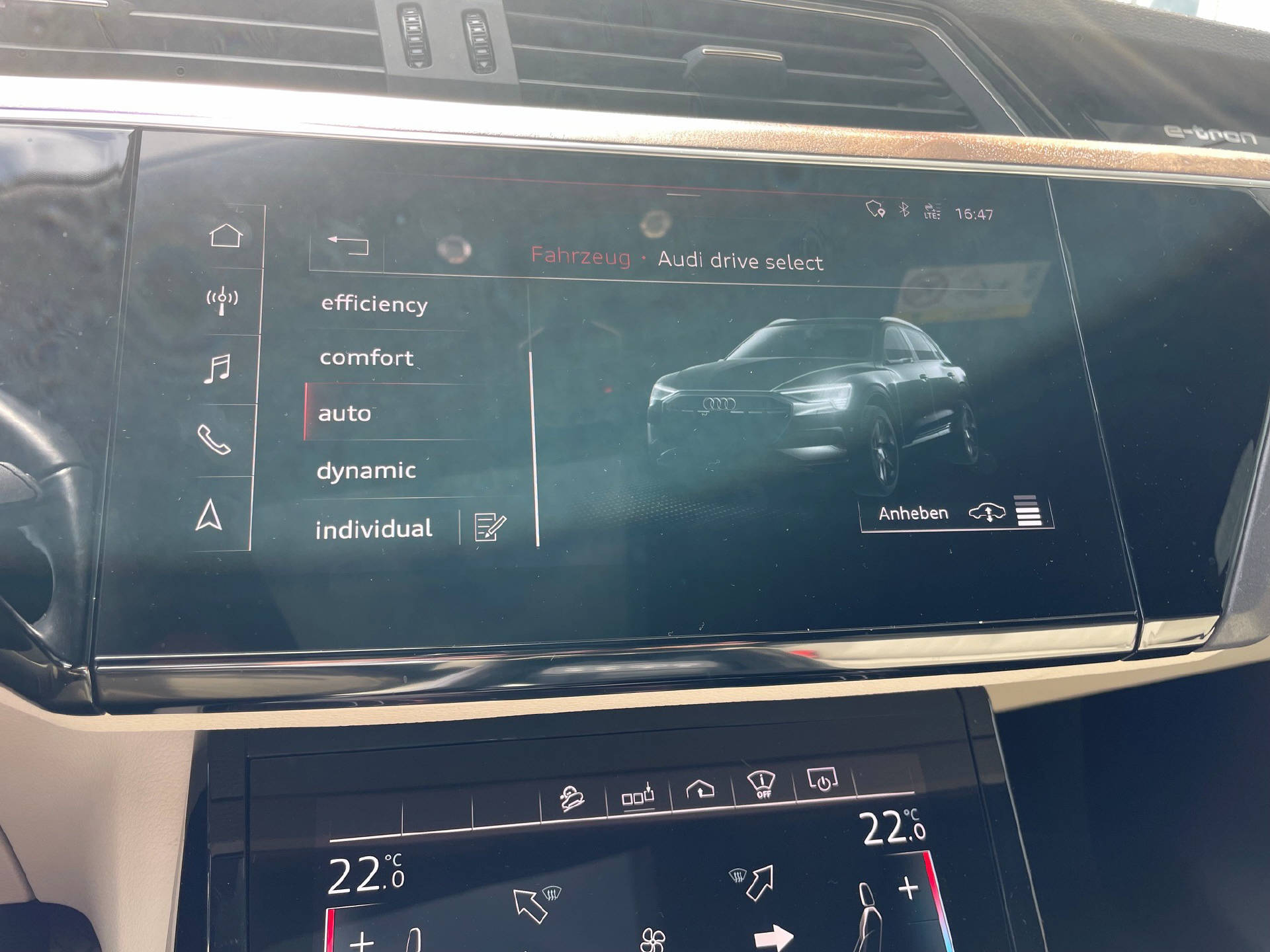 AUDI e-tron 55 Advanced quattro-image-16