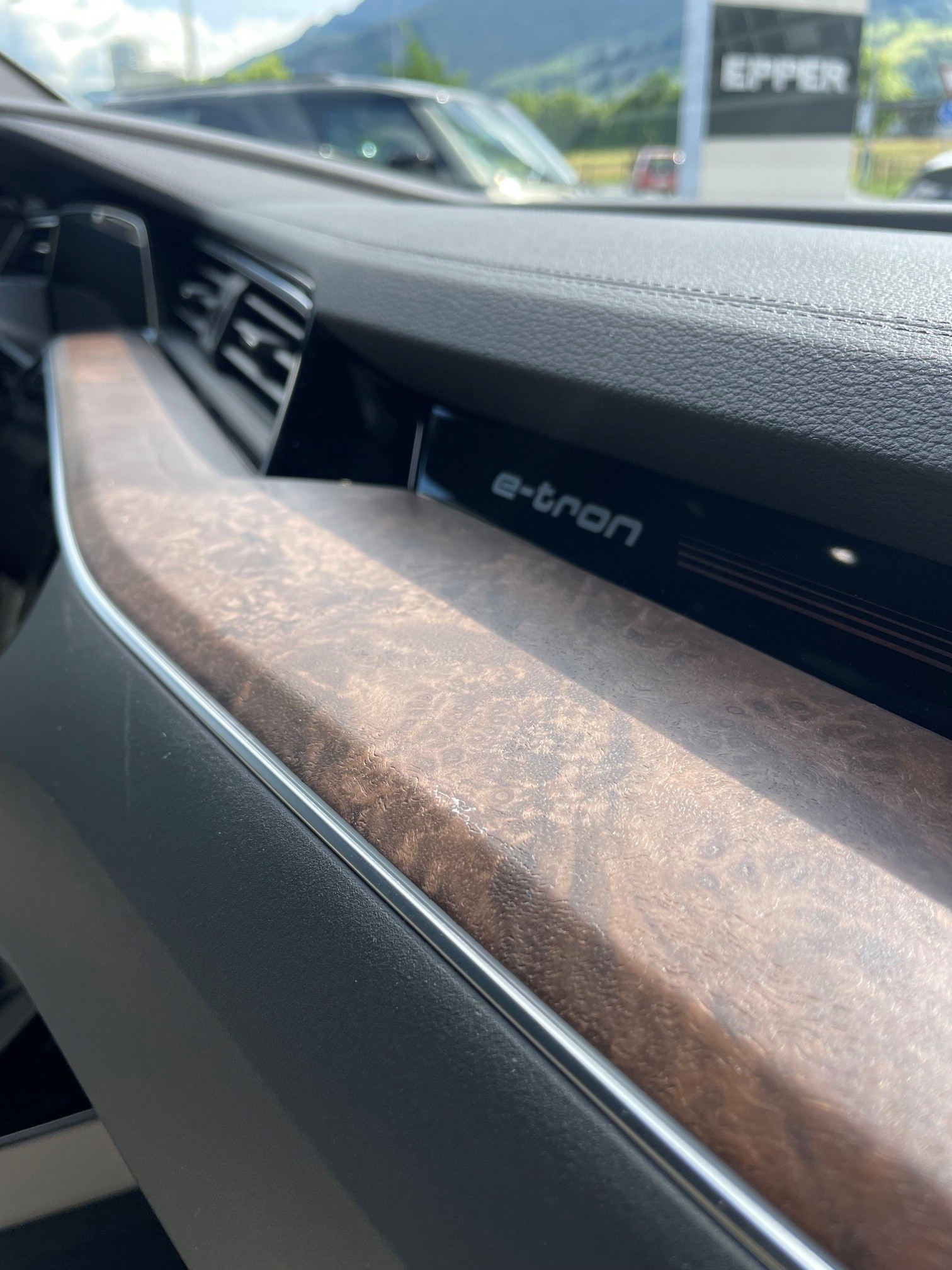 AUDI e-tron 55 Advanced quattro-image-9