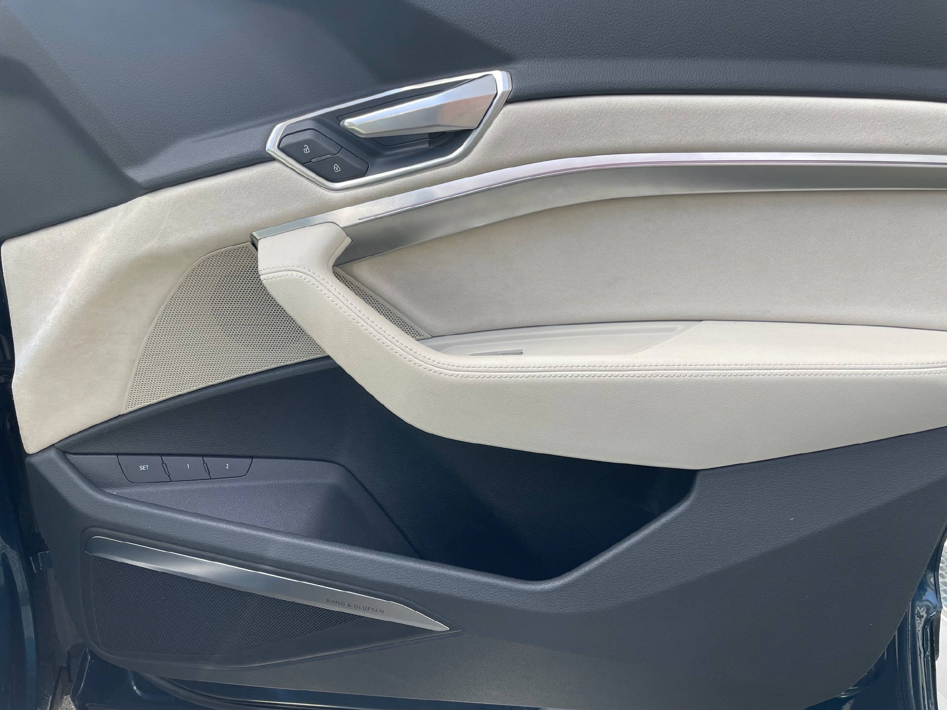 AUDI e-tron 55 Advanced quattro-image-5