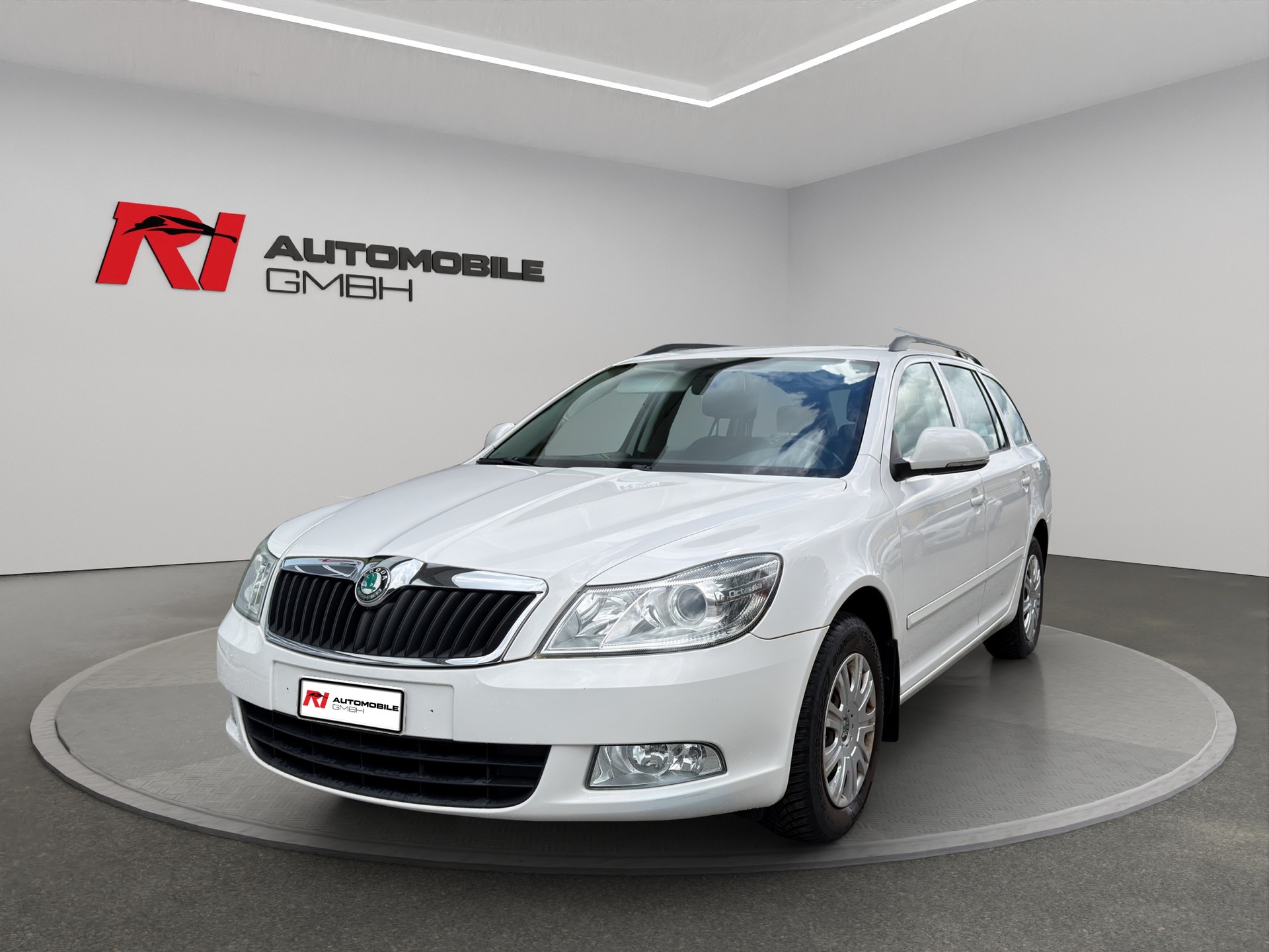 SKODA Octavia Combi 1.6 TDI Elegance DSG-image-0