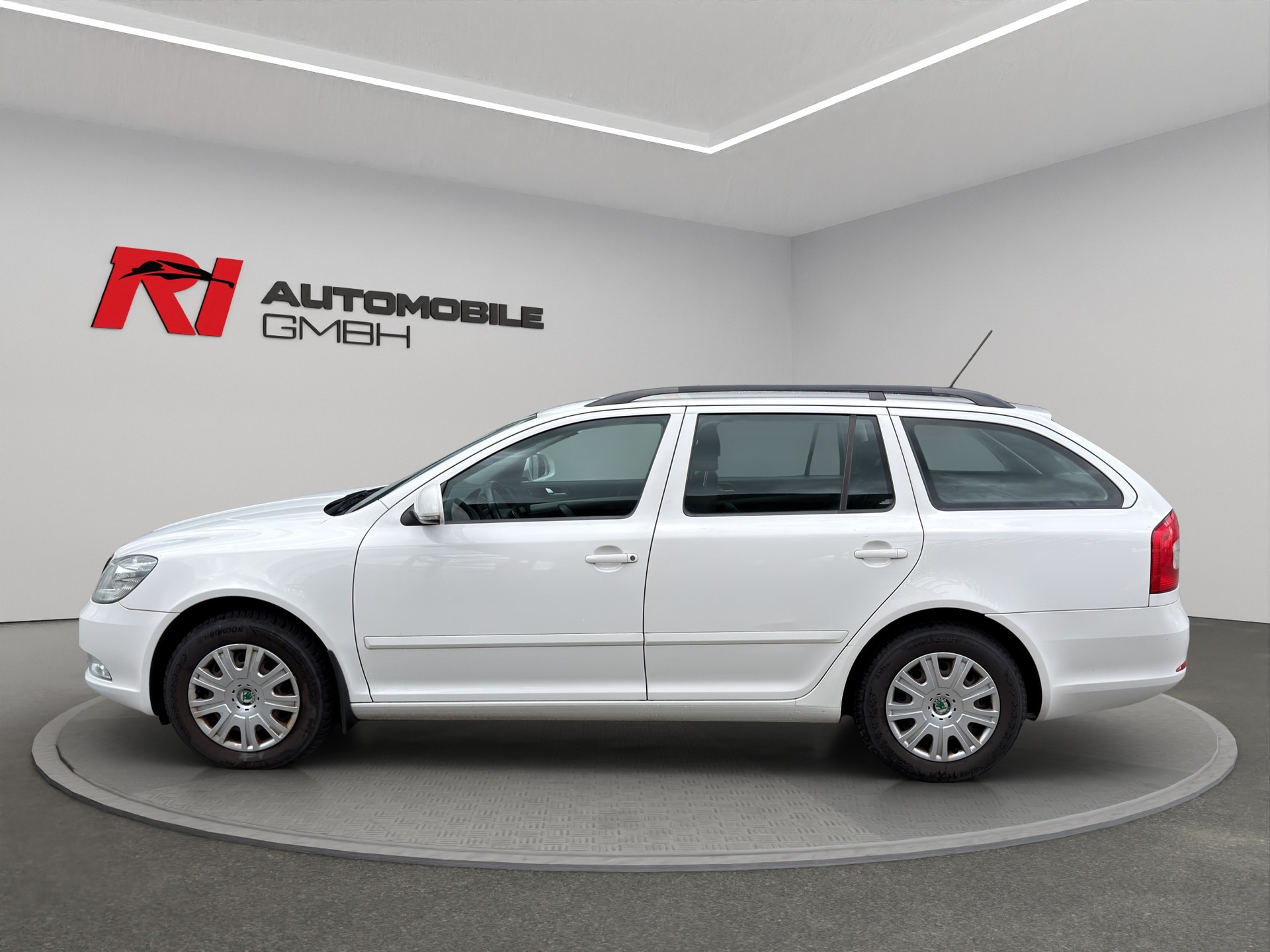 SKODA Octavia Combi 1.6 TDI Elegance DSG-image-1